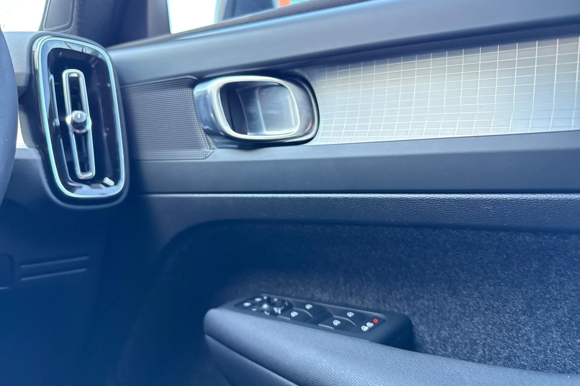 Volvo XC40 thumbnail image number 39