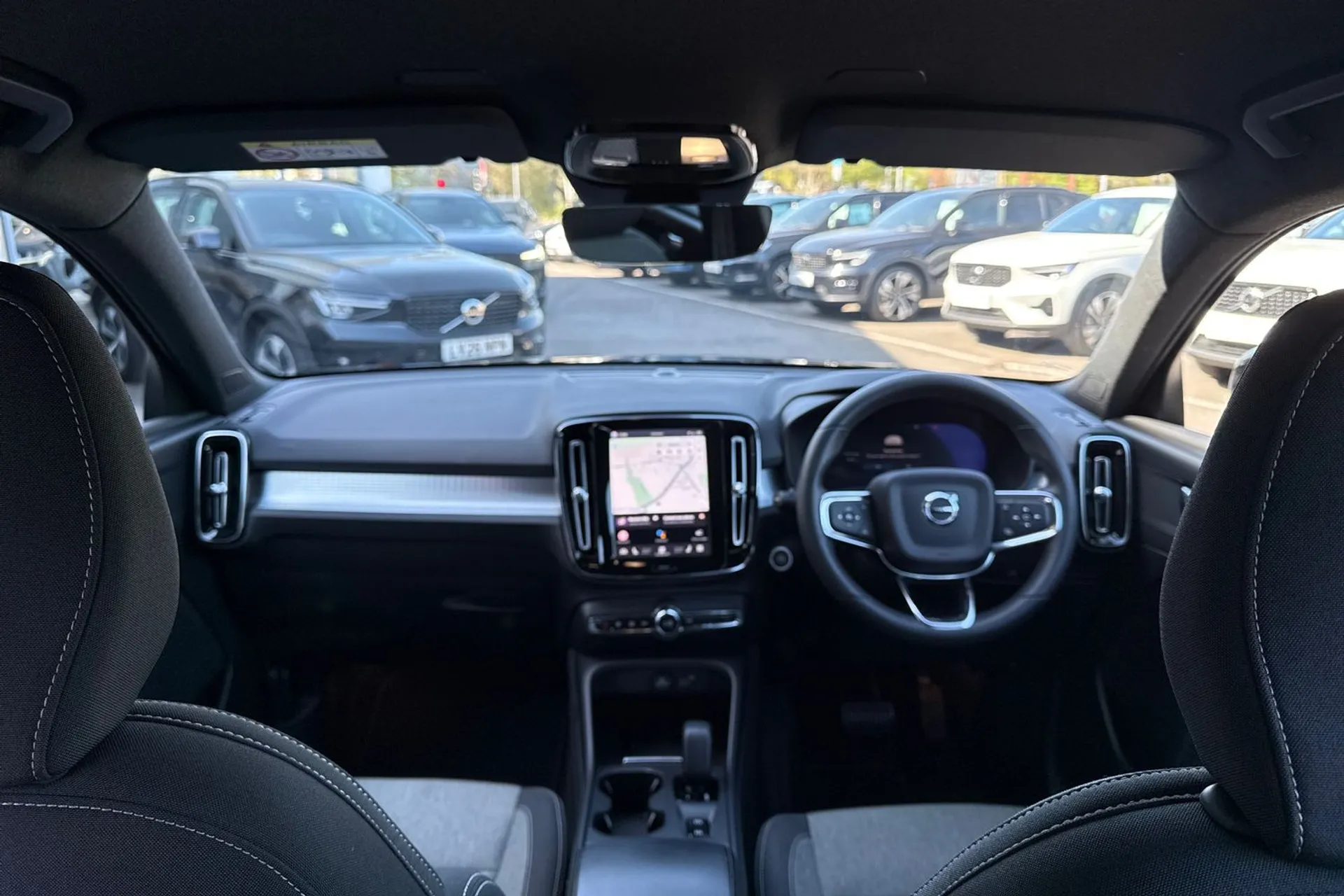 Volvo XC40 thumbnail image number 3