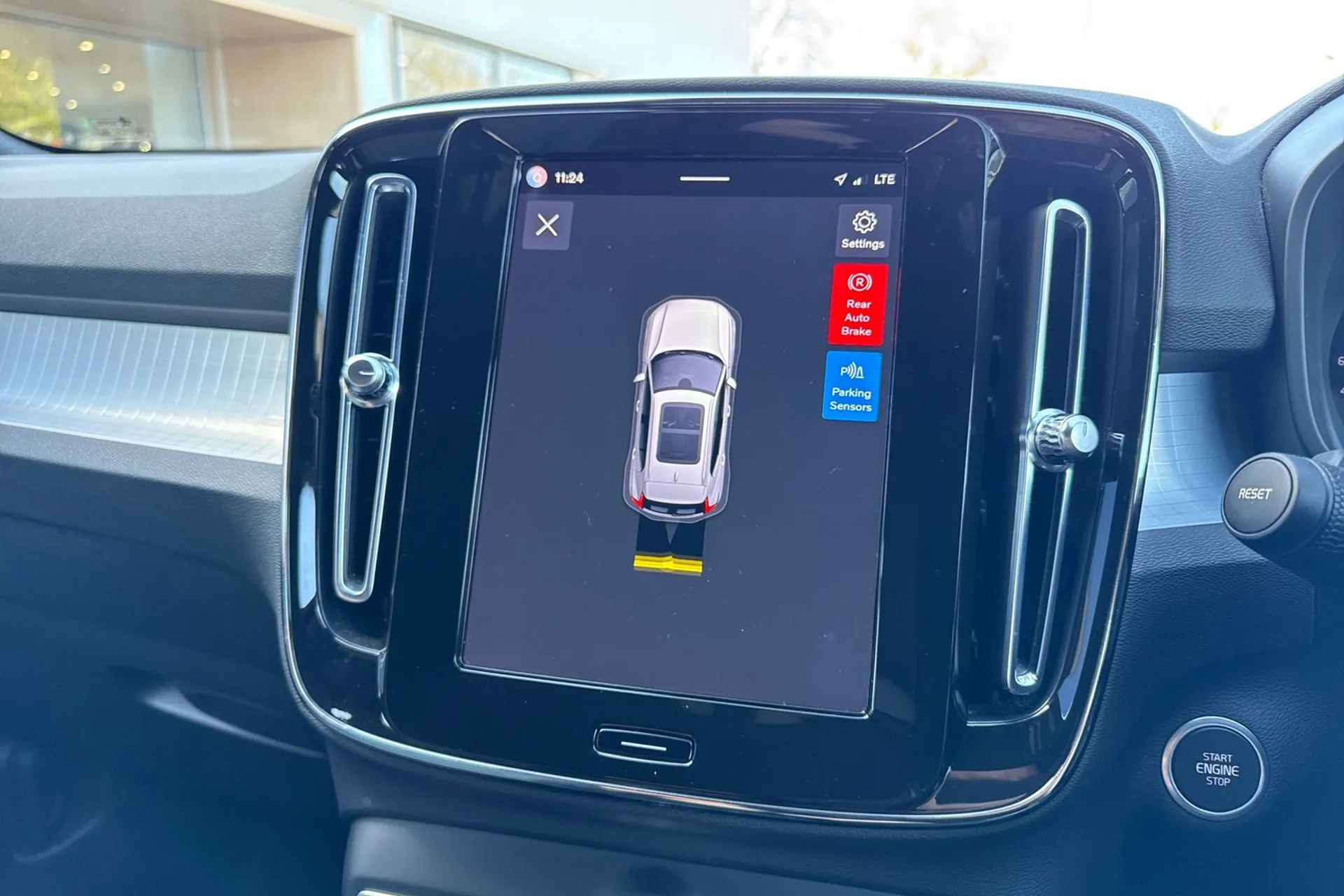 Volvo XC40 thumbnail image number 4