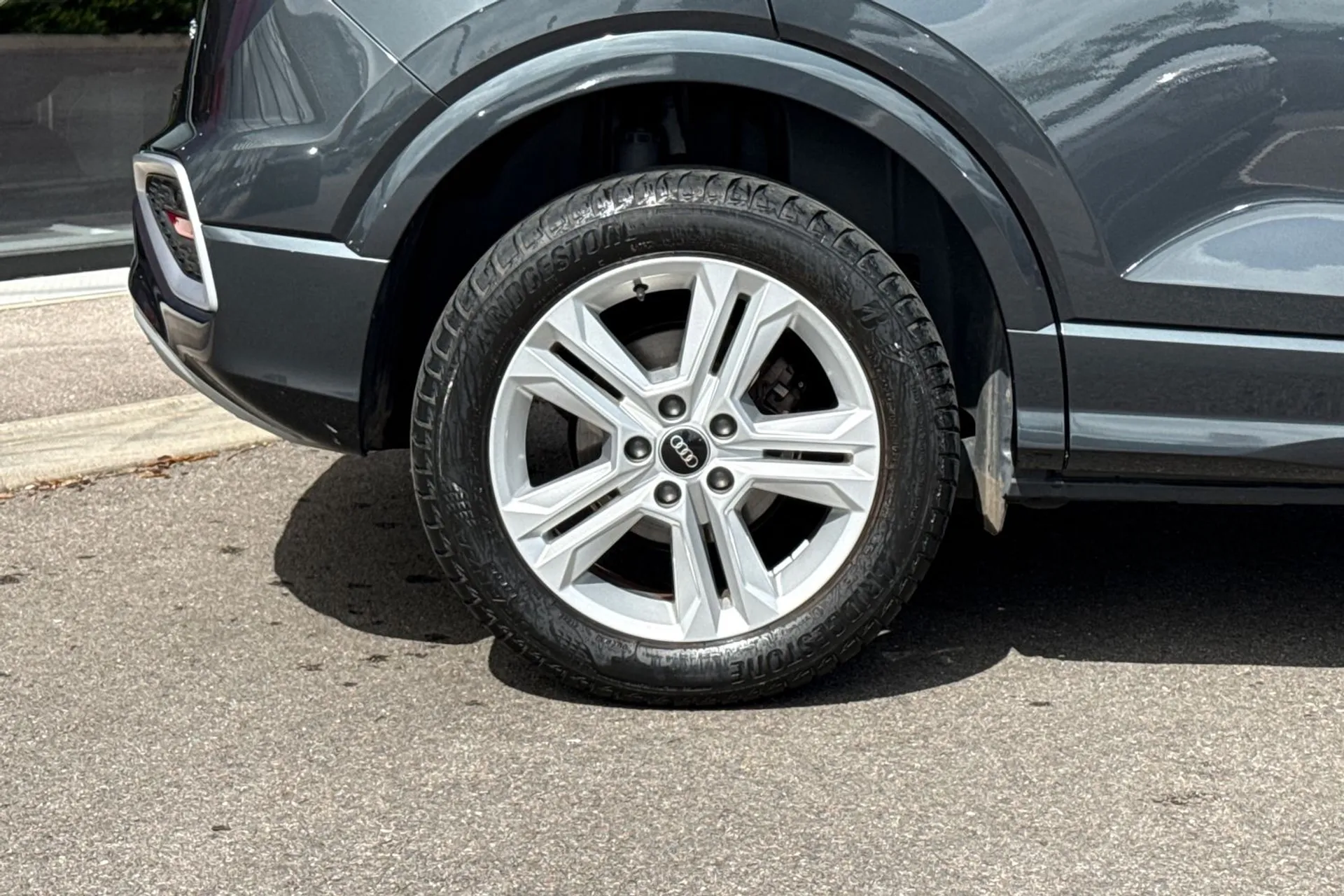 Audi Q2 thumbnail image number 19