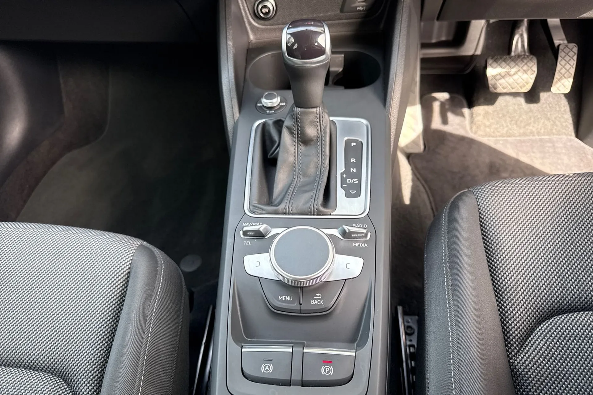 Audi Q2 thumbnail image number 50