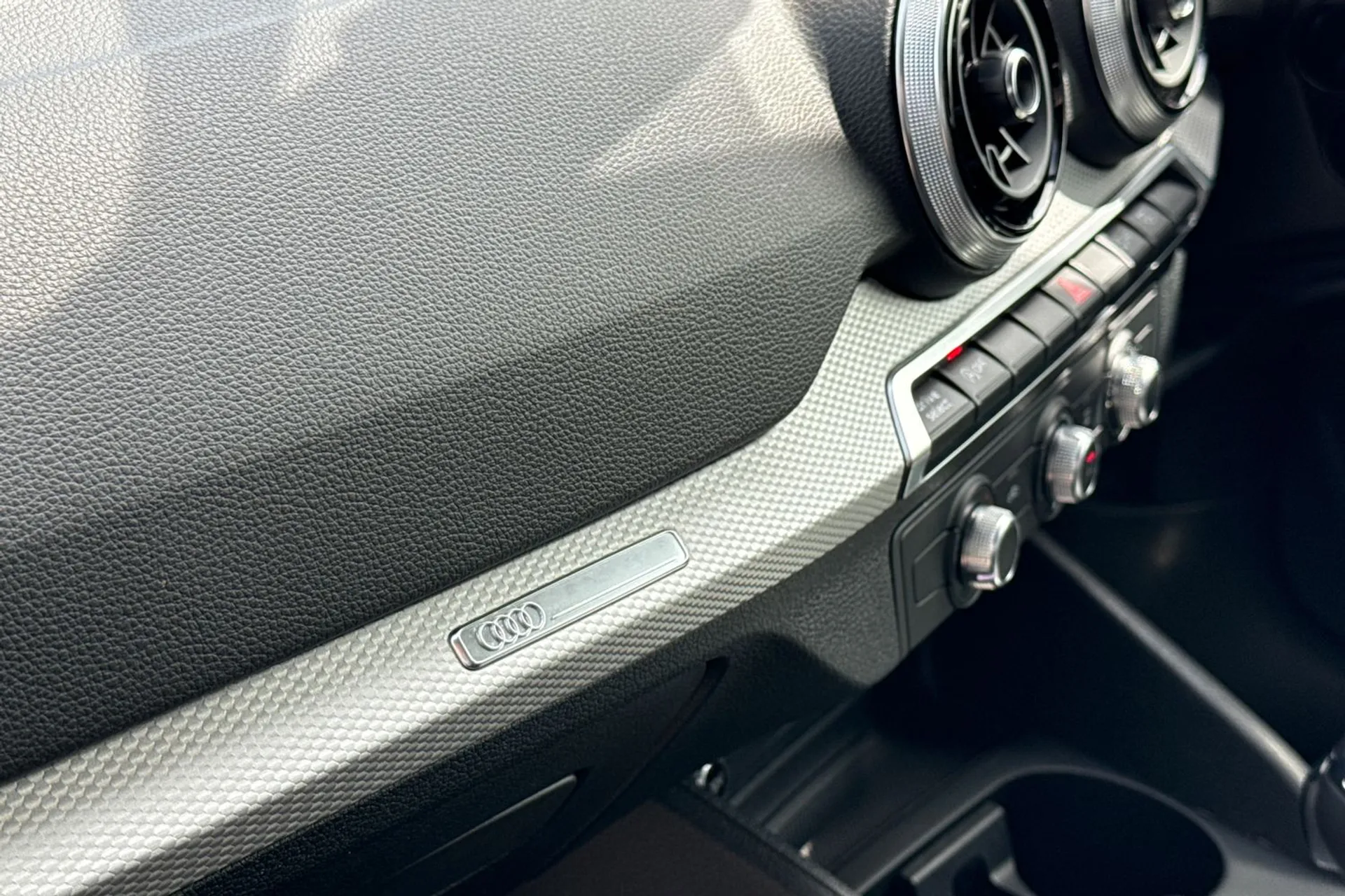 Audi Q2 thumbnail image number 28