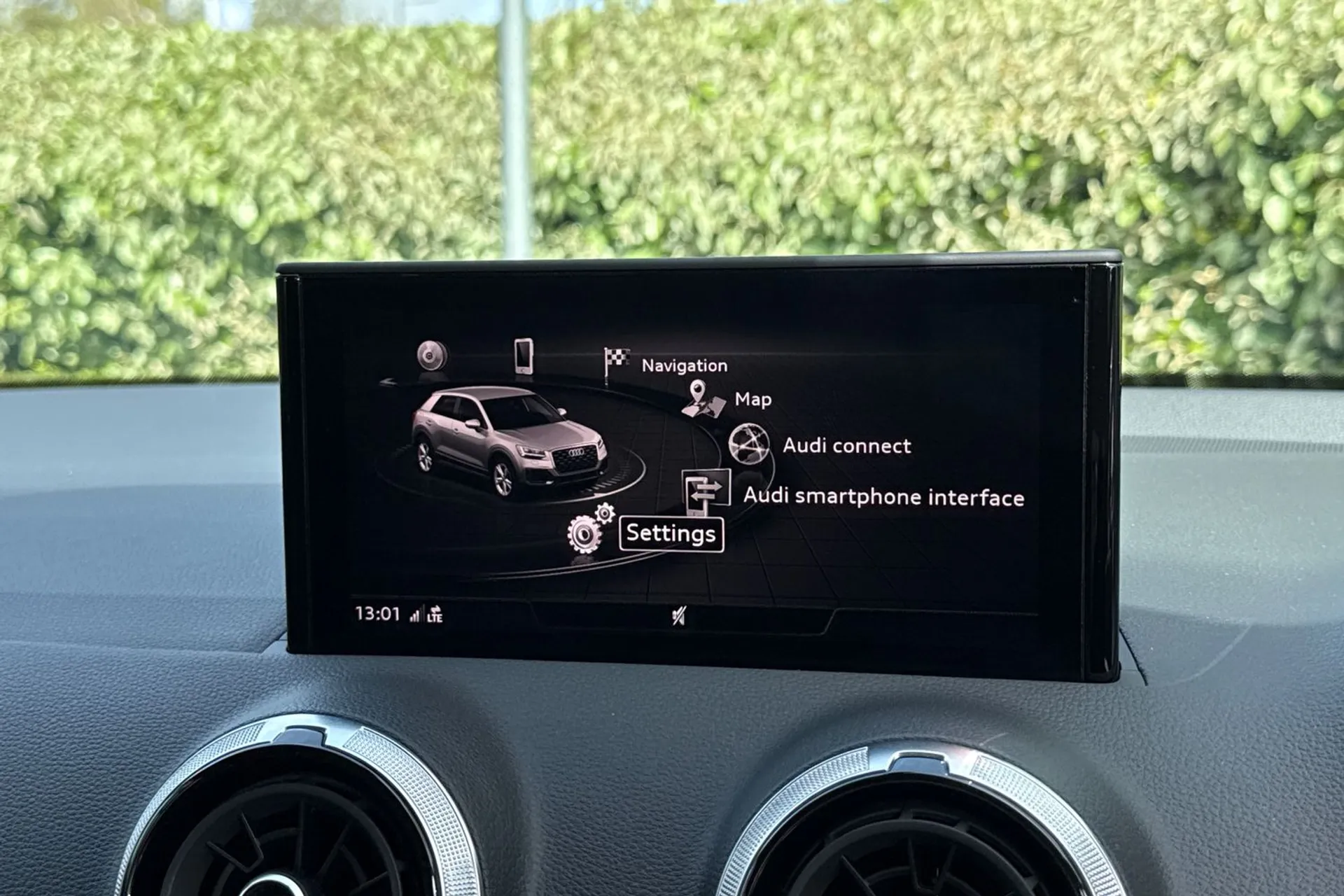 Audi Q2 thumbnail image number 11