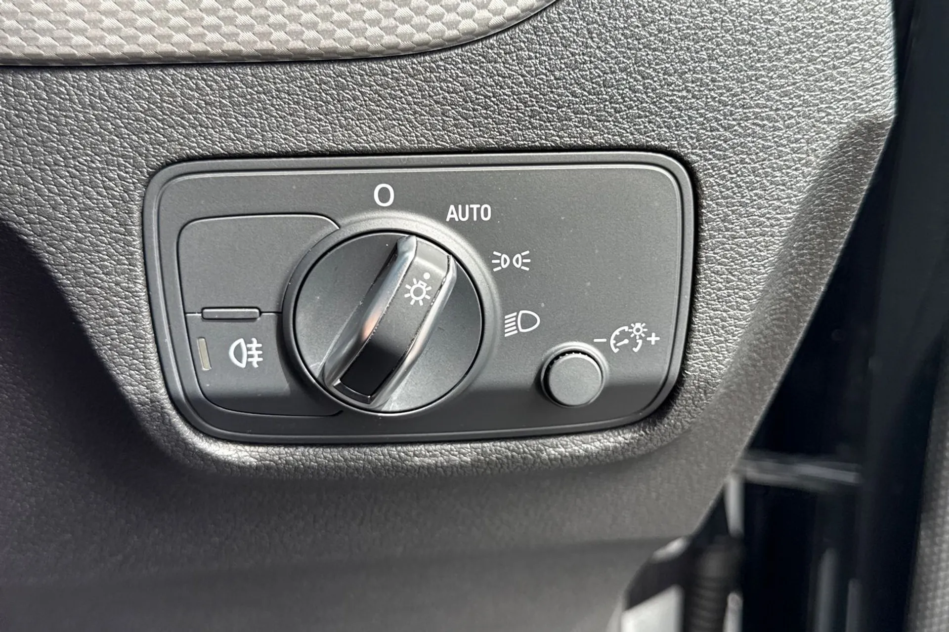 Audi Q2 thumbnail image number 41