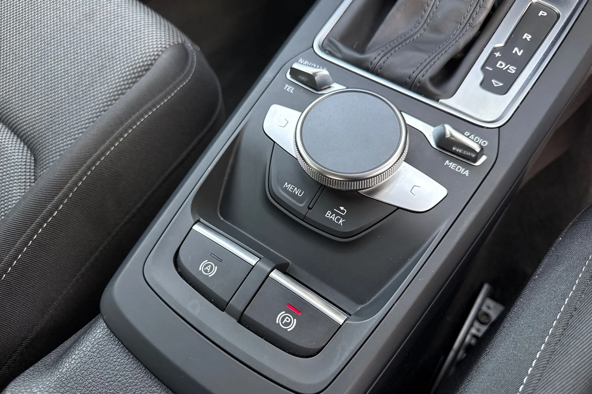 Audi Q2 thumbnail image number 24