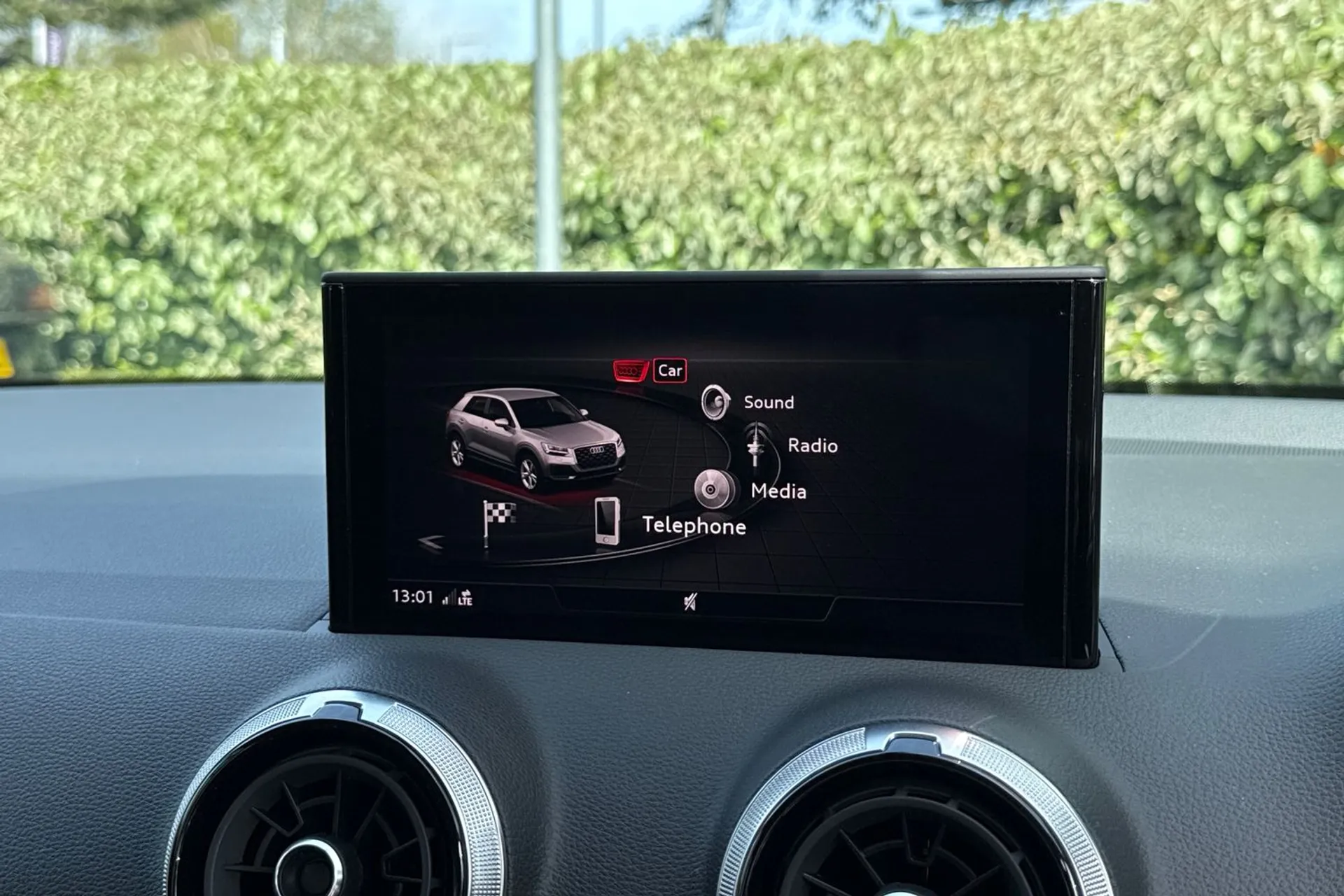 Audi Q2 thumbnail image number 13