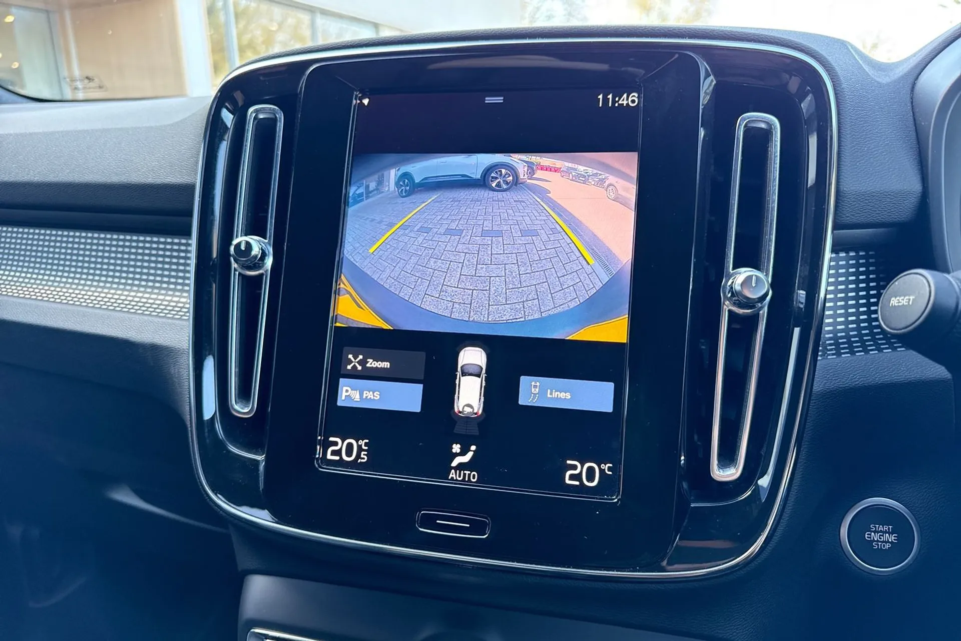 Volvo XC40 thumbnail image number 4