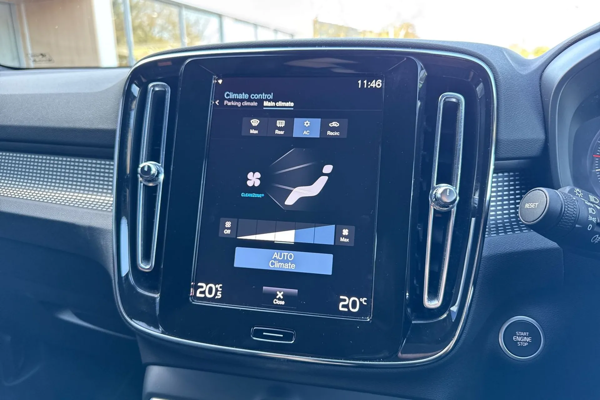 Volvo XC40 thumbnail image number 38