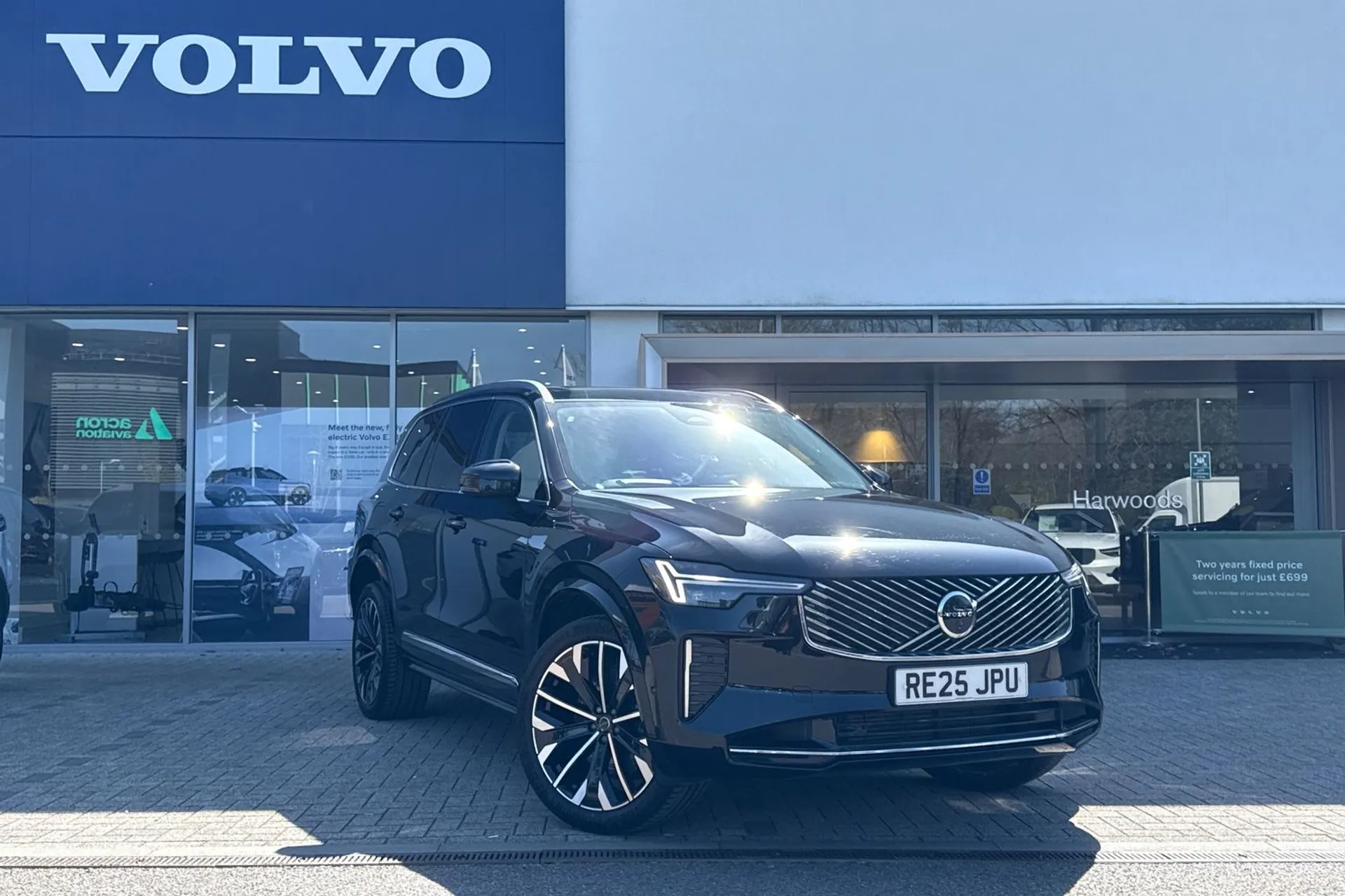 Volvo XC90 focused image