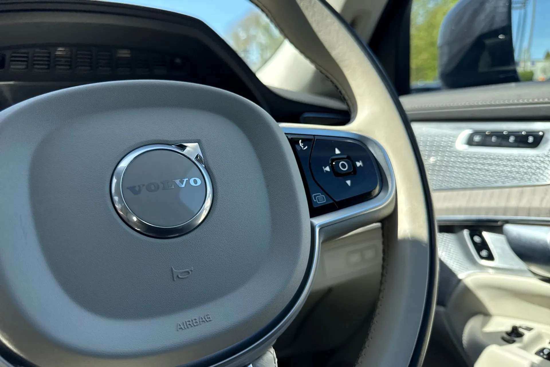 Volvo XC90 thumbnail image number 39