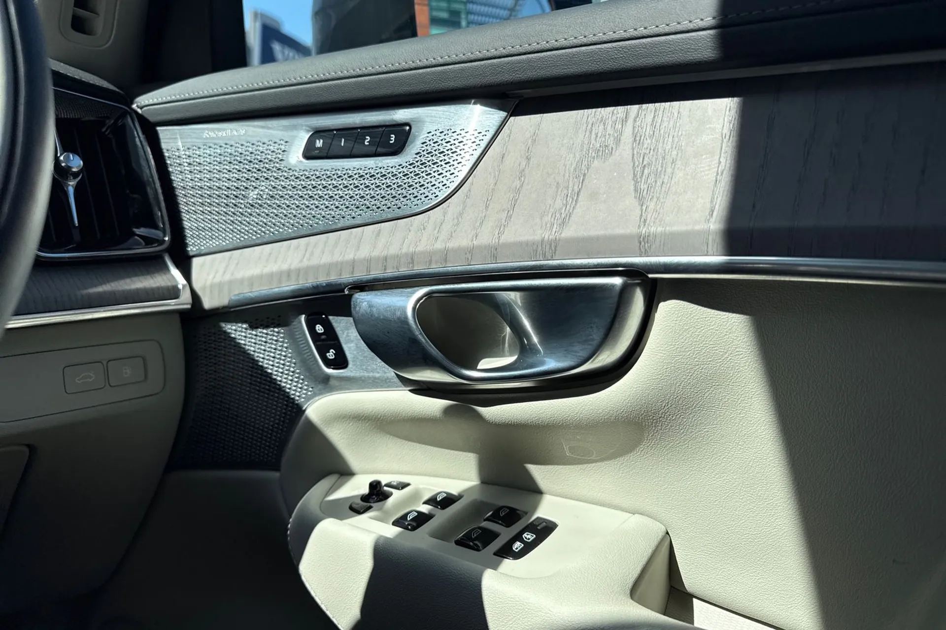 Volvo XC90 thumbnail image number 43