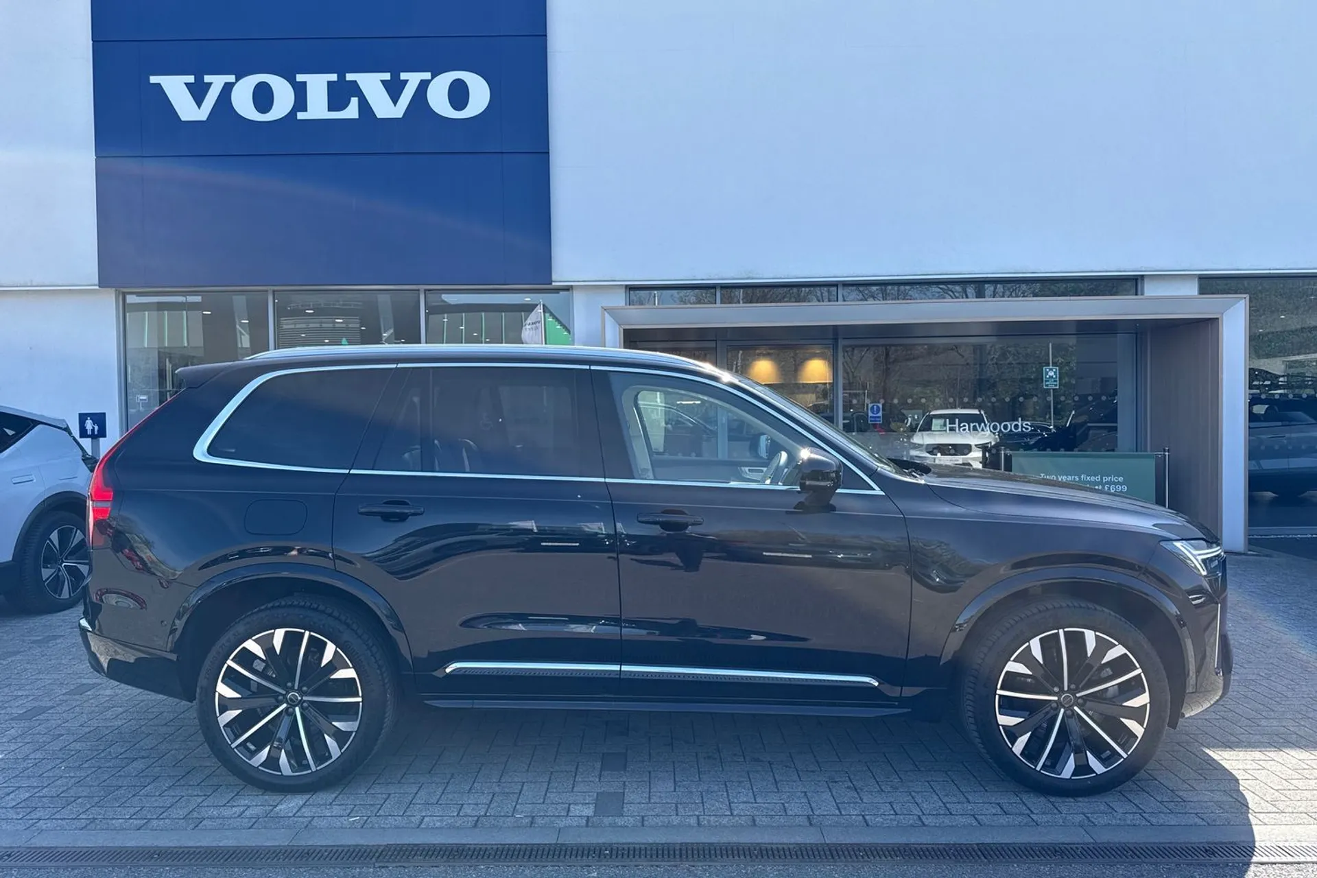 Volvo XC90 thumbnail image number 2