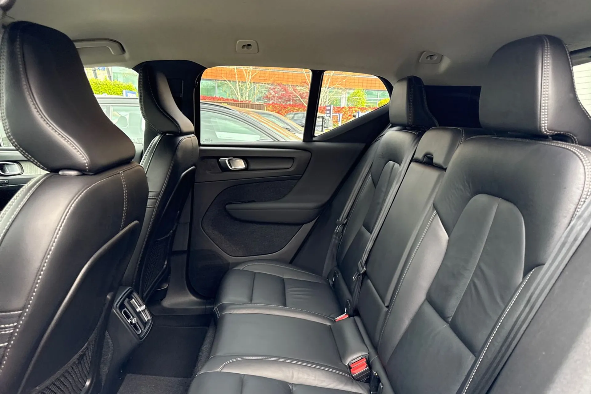 Volvo XC40 thumbnail image number 30