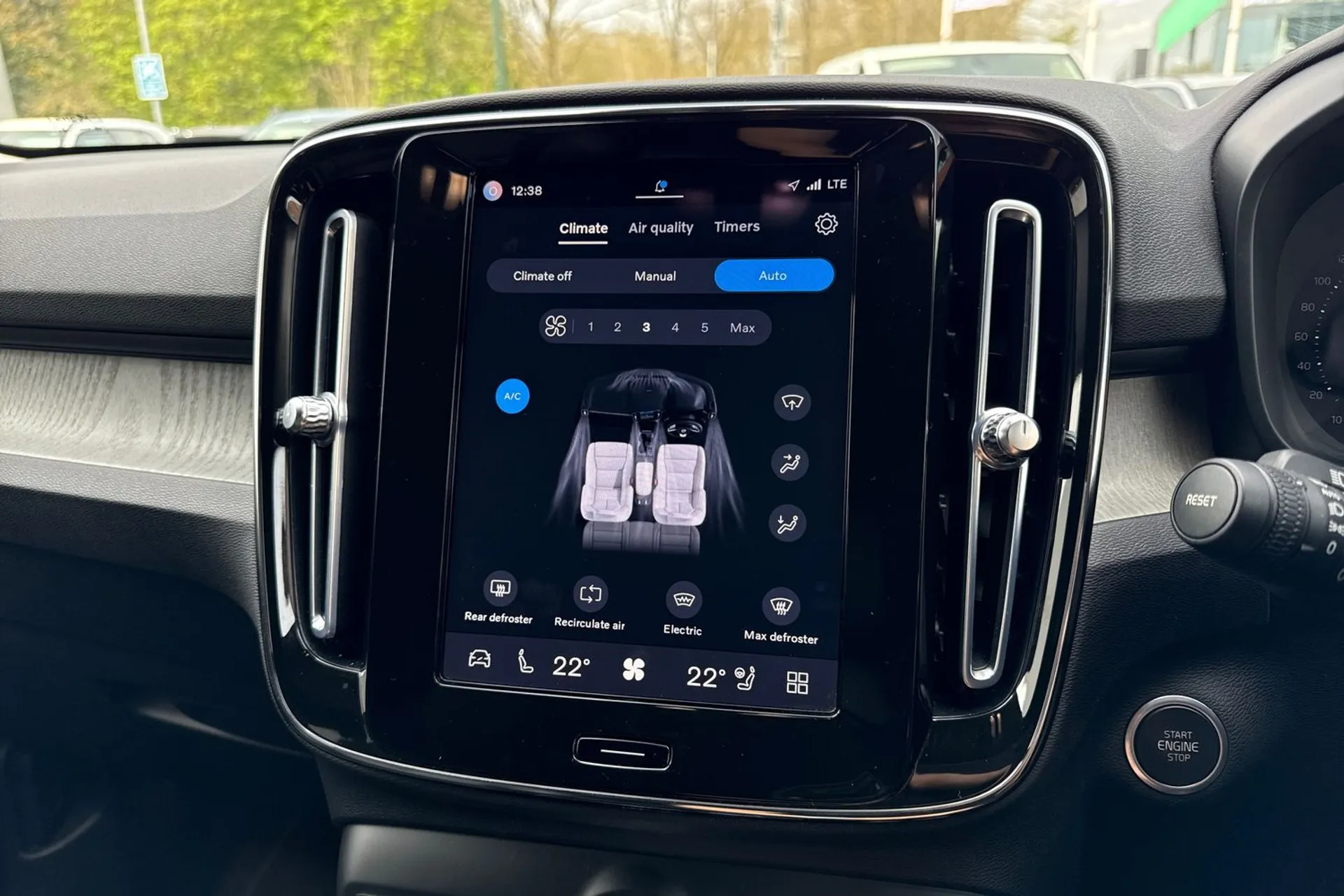 Volvo XC40 thumbnail image number 38