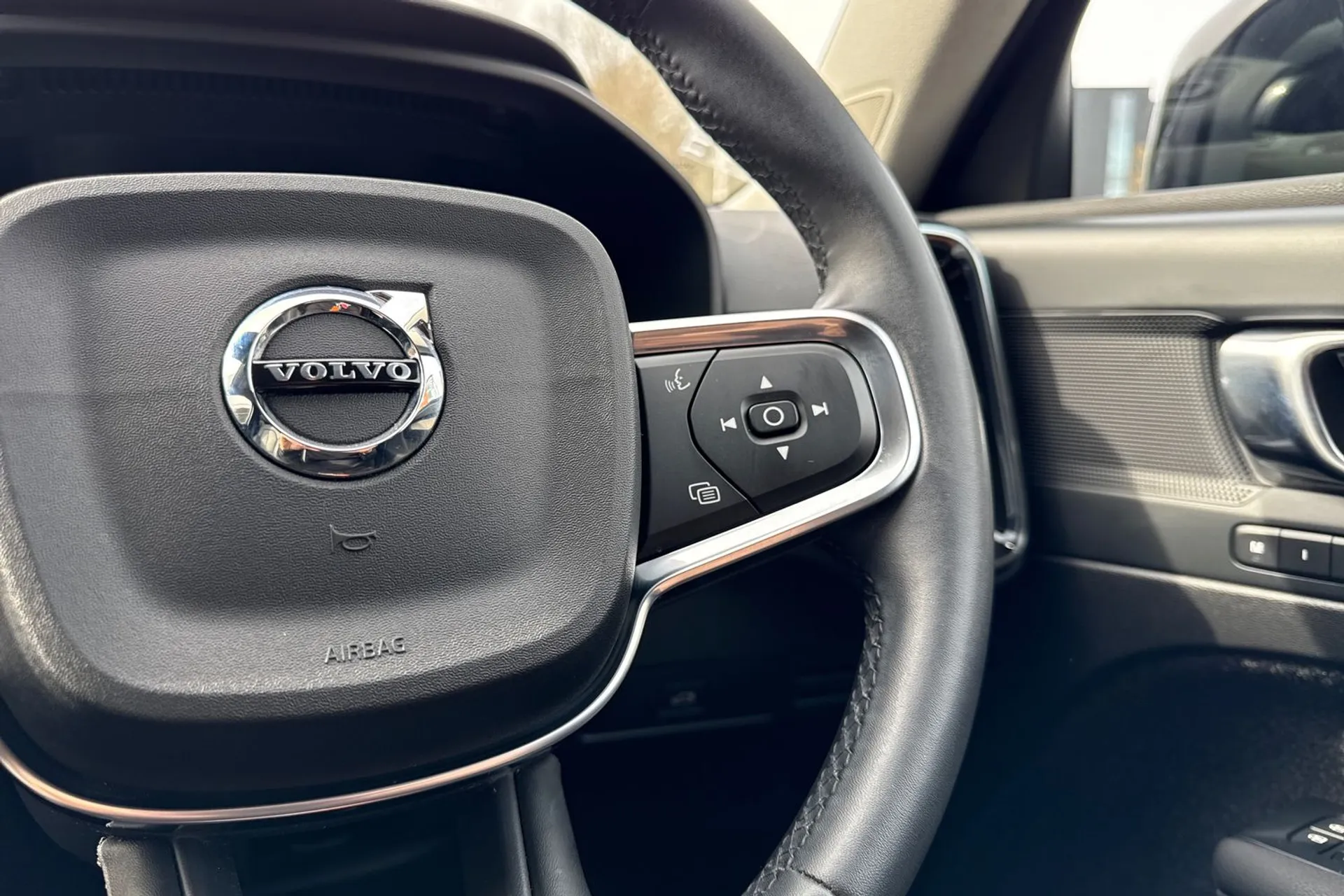 Volvo XC40 thumbnail image number 37