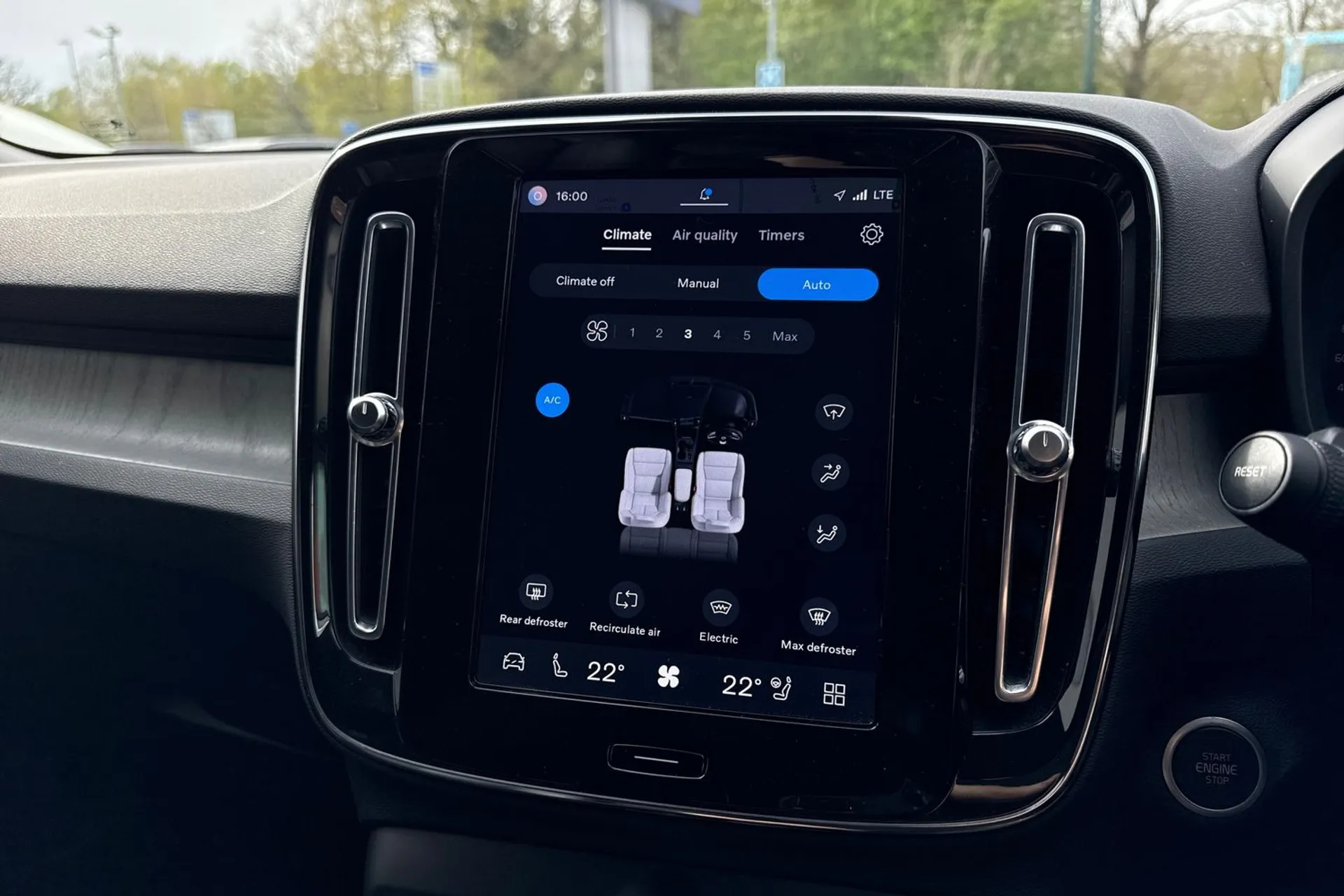 Volvo XC40 thumbnail image number 38