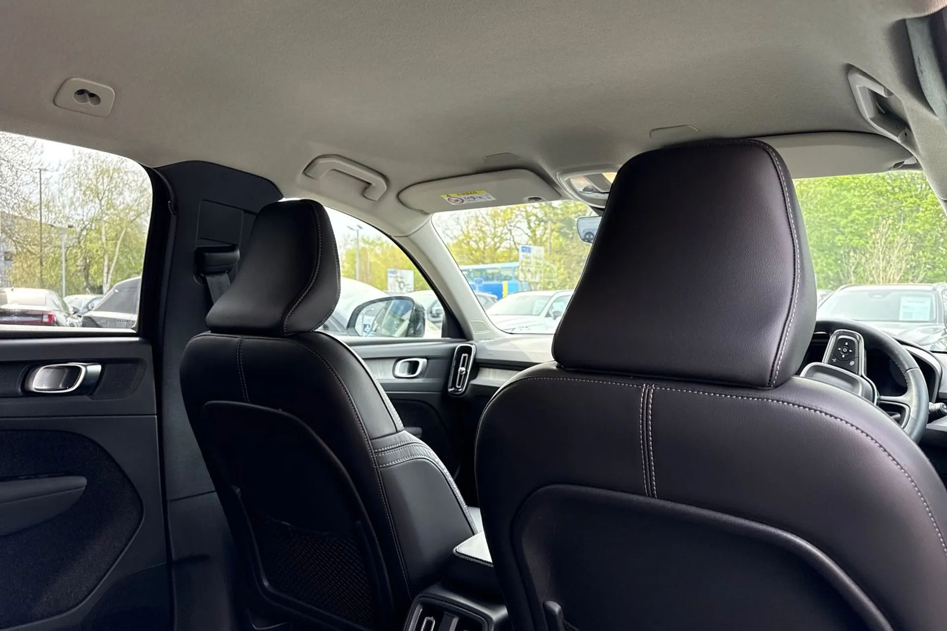 Volvo XC40 thumbnail image number 24