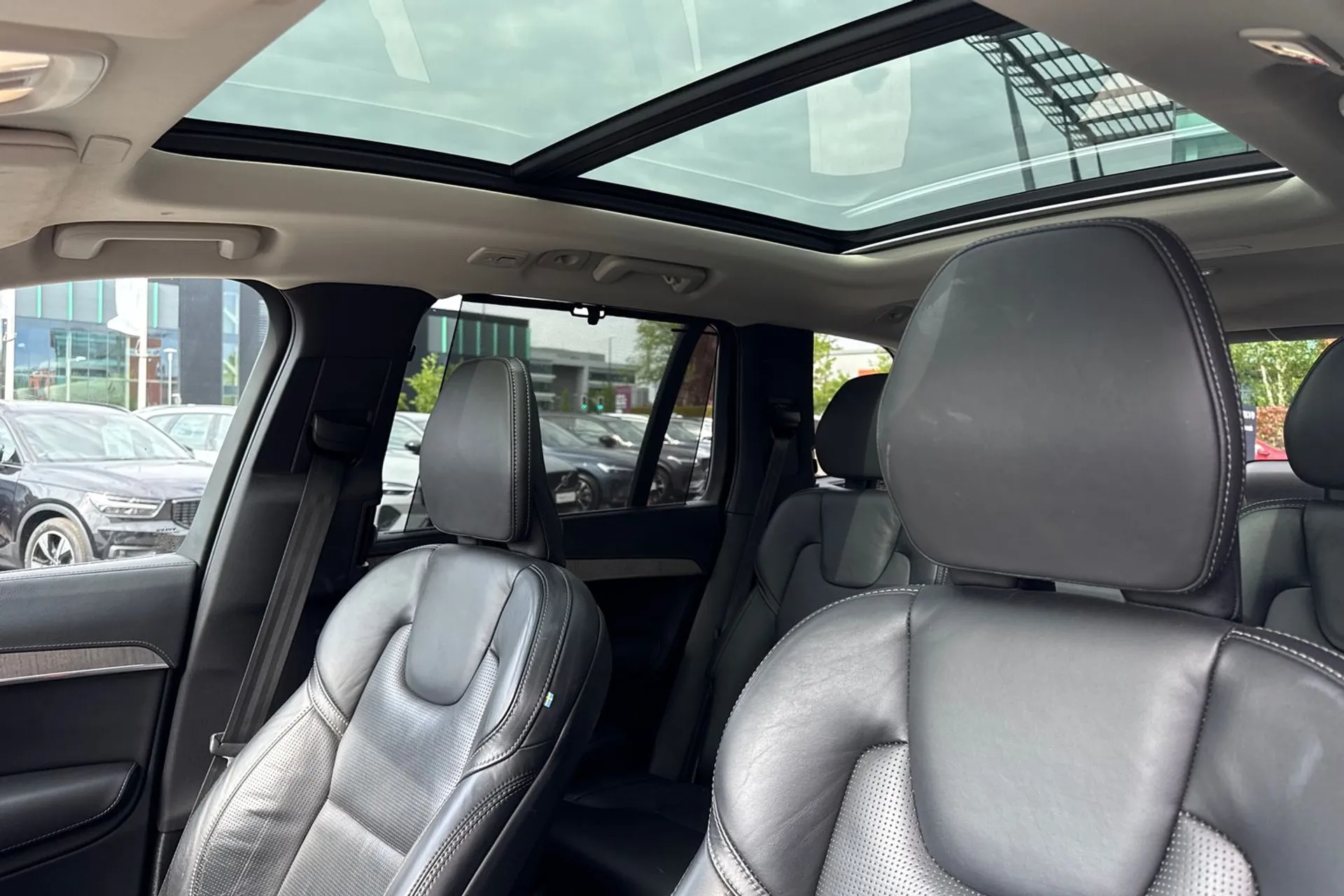 Volvo XC90 thumbnail image number 31