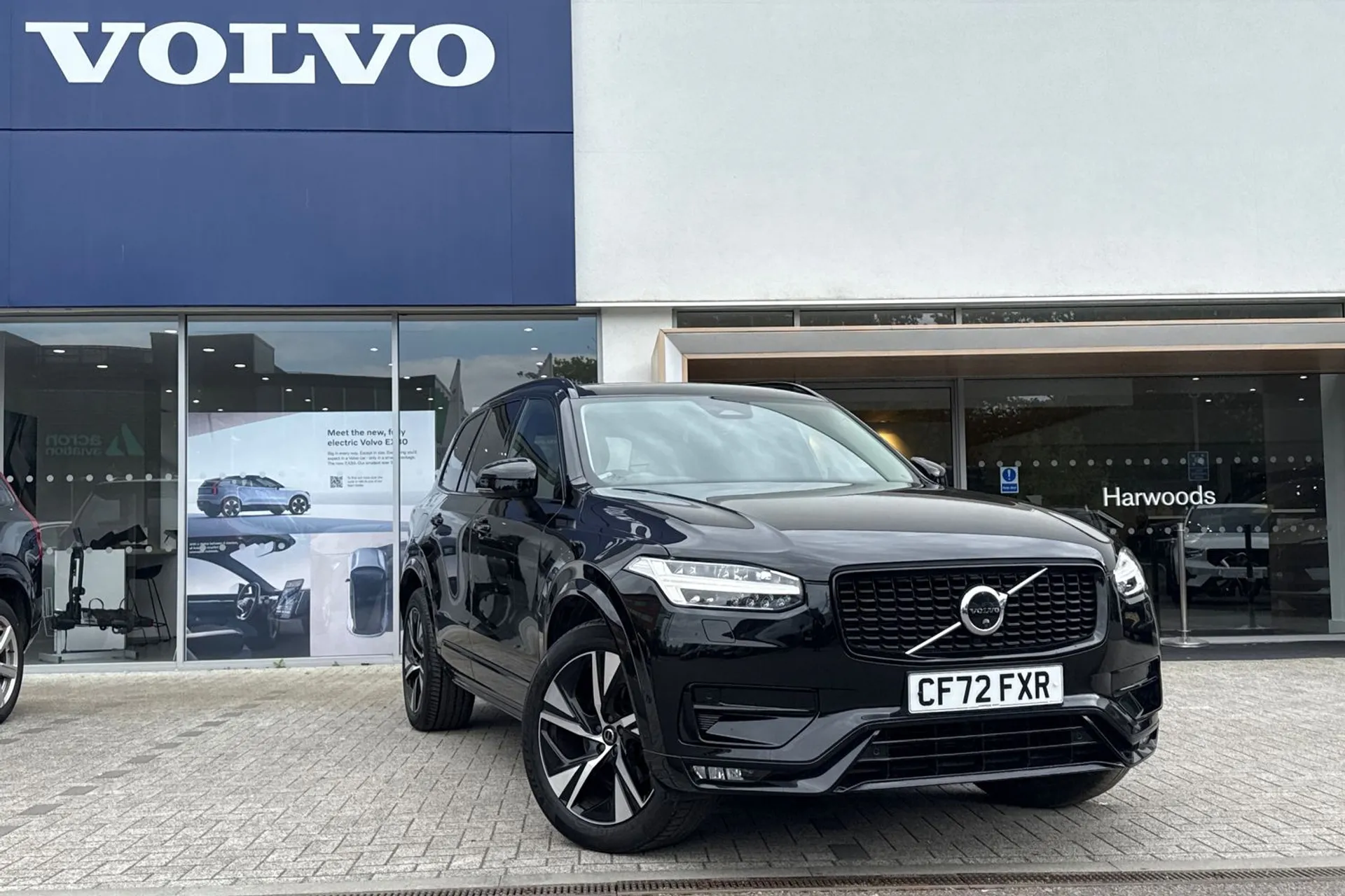 Volvo XC90 focused image
