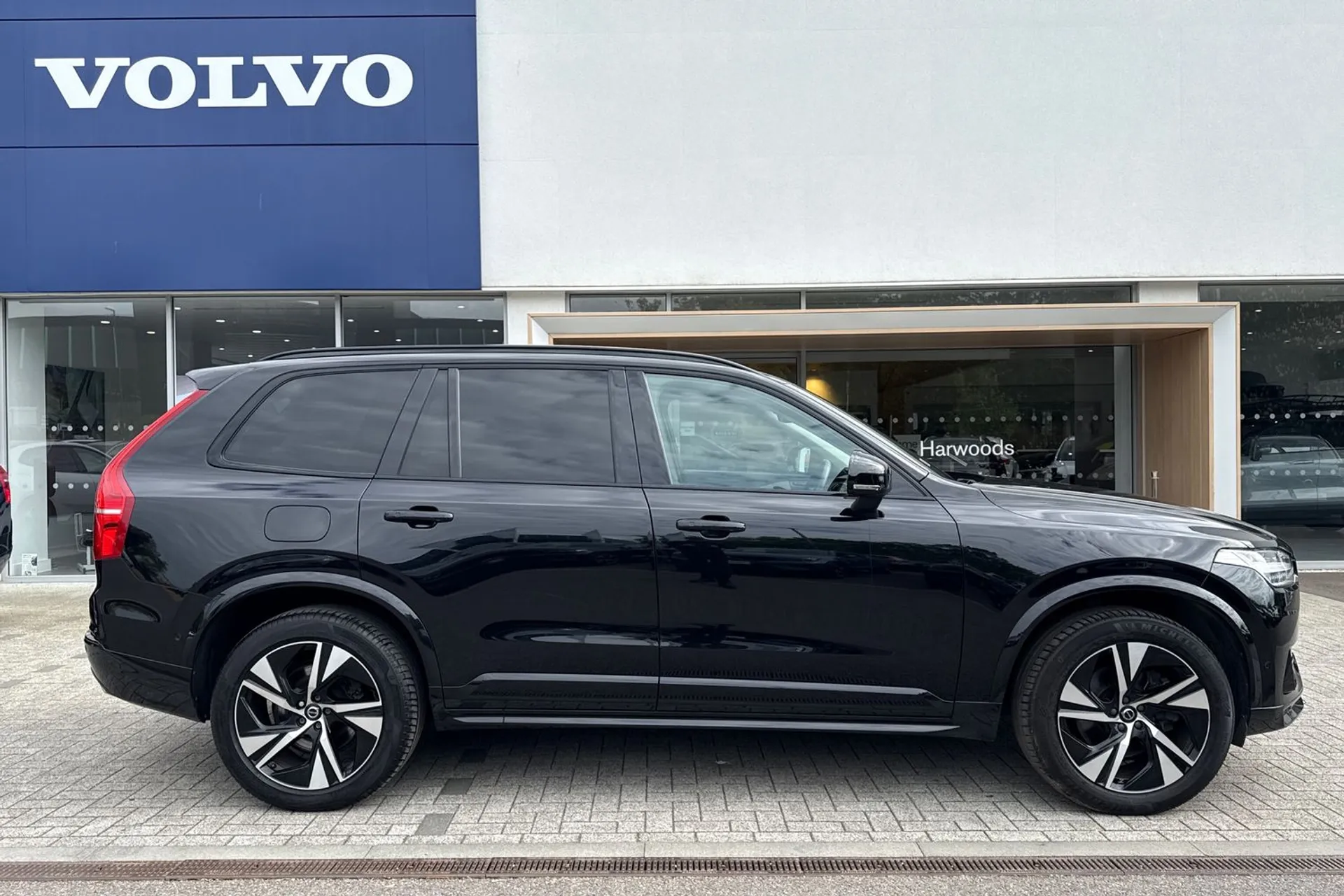 Volvo XC90 thumbnail image number 2
