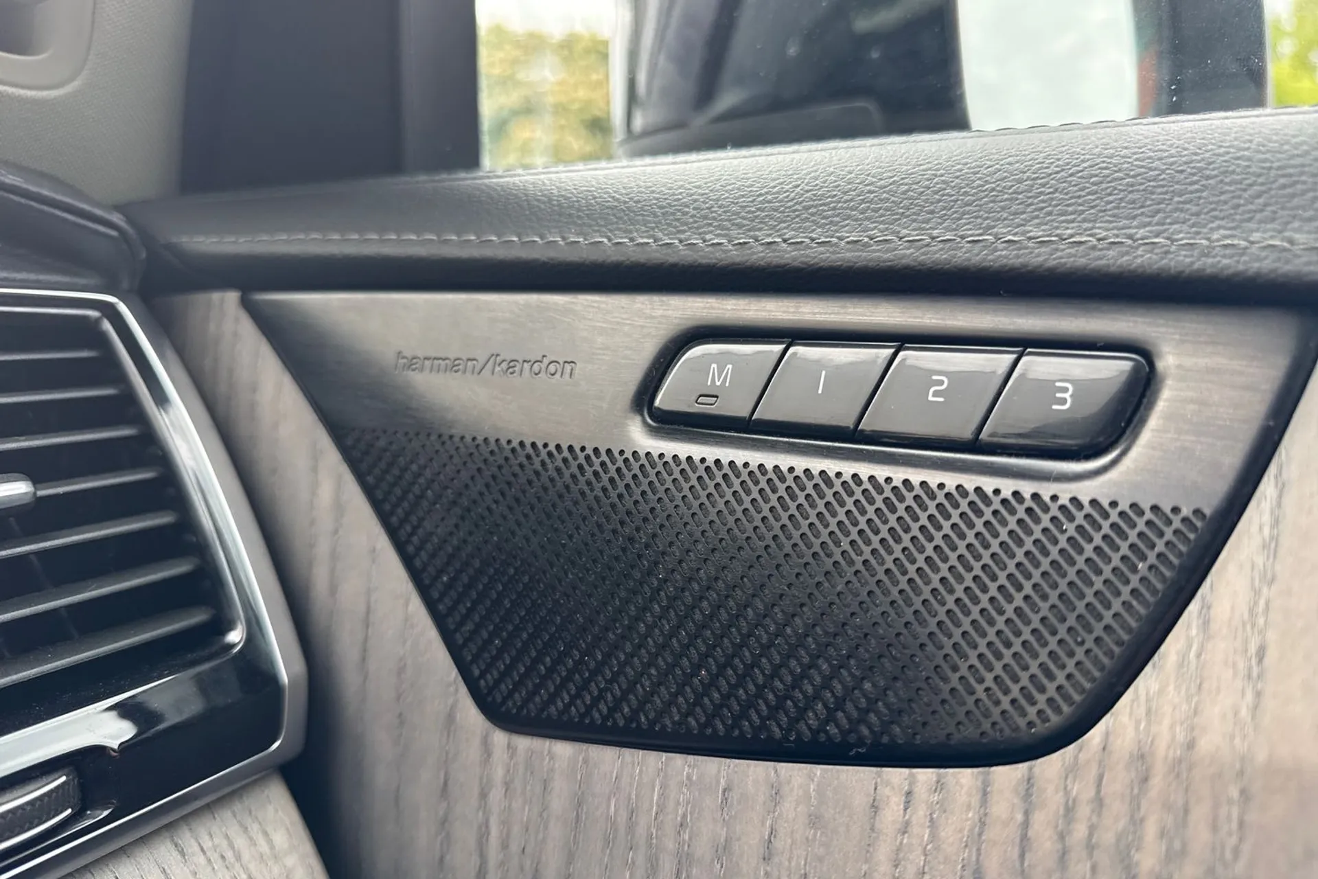 Volvo XC90 thumbnail image number 45