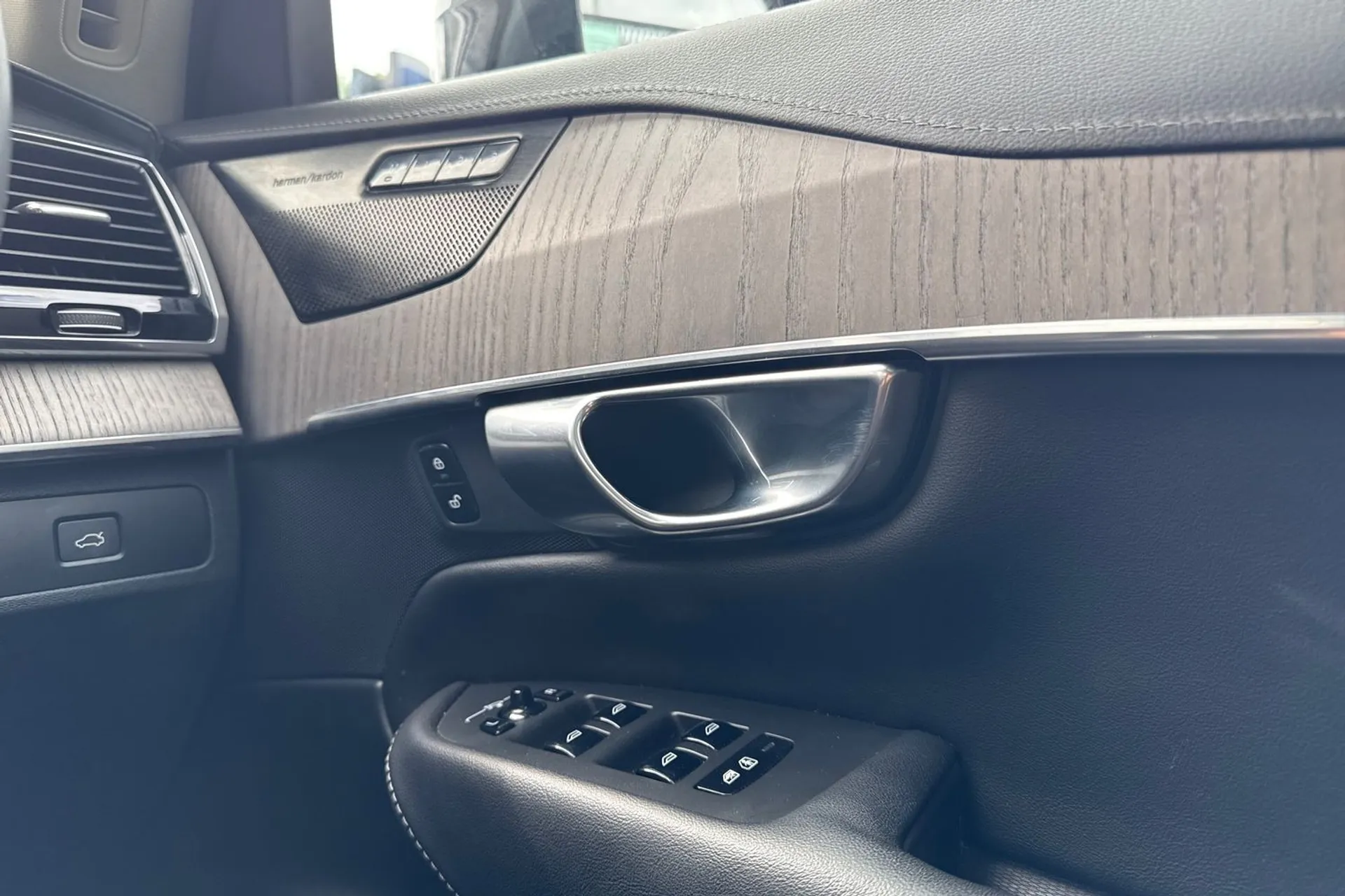 Volvo XC90 thumbnail image number 44