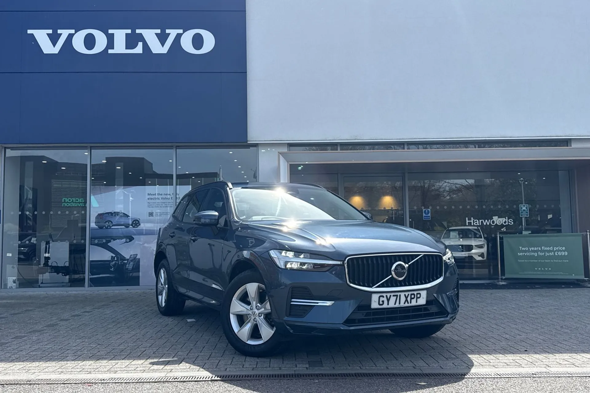 Volvo XC60 focused image