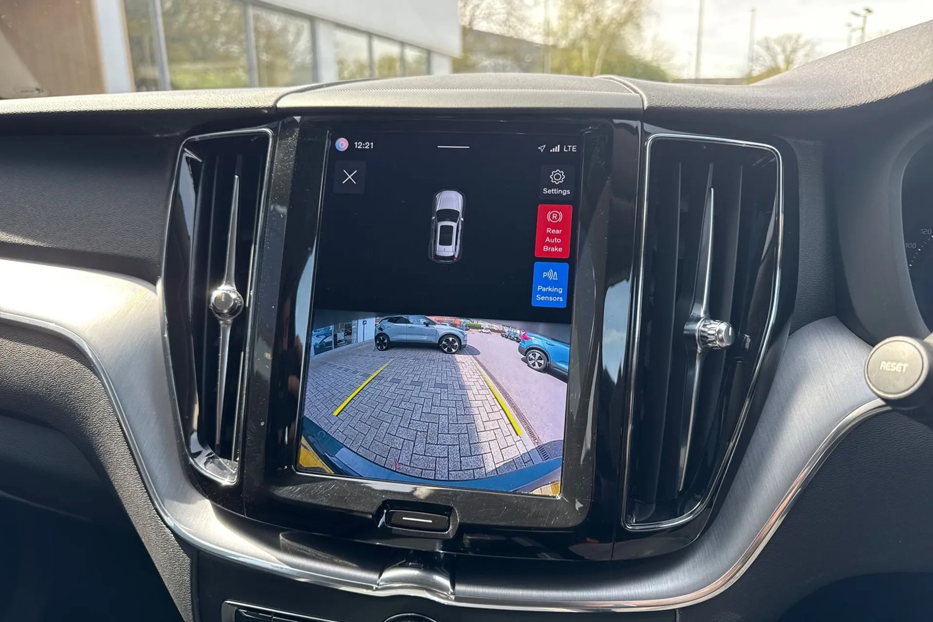 Volvo XC60 thumbnail image number 4