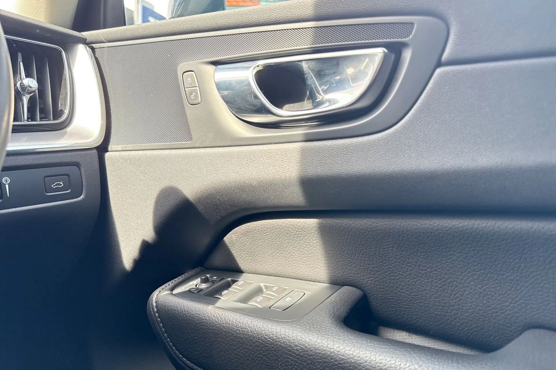 Volvo XC60 thumbnail image number 41