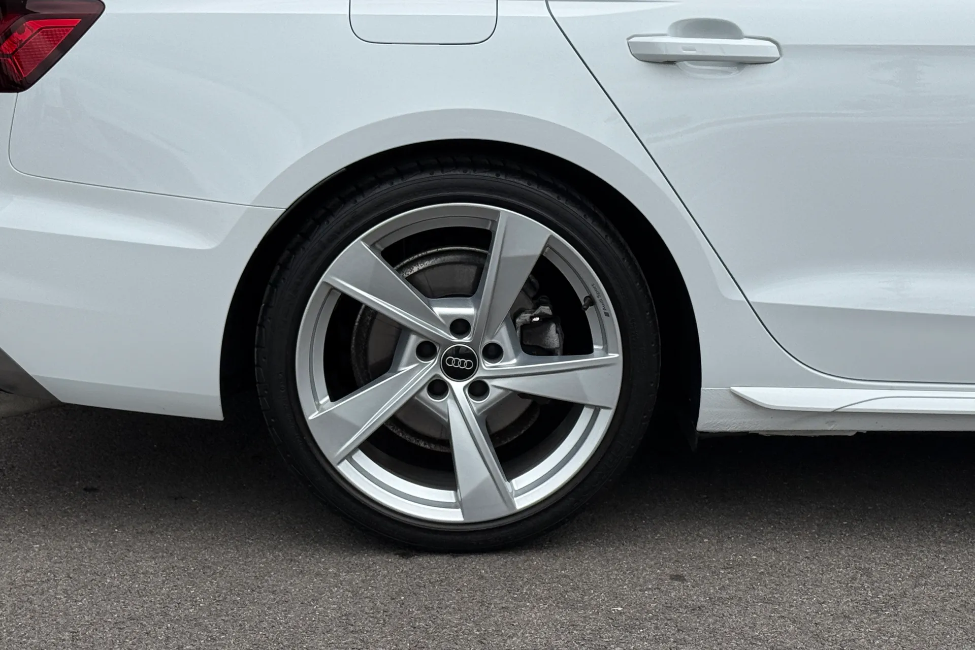 Audi A4 thumbnail image number 26