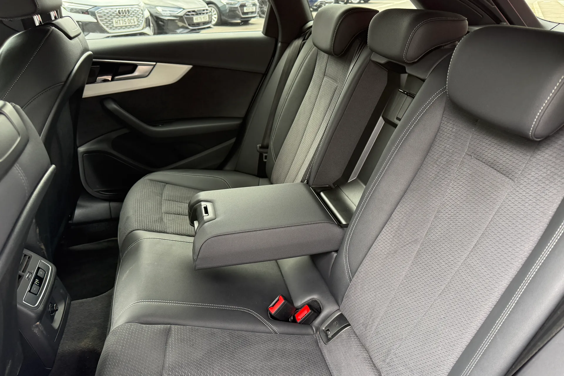 Audi A4 thumbnail image number 41