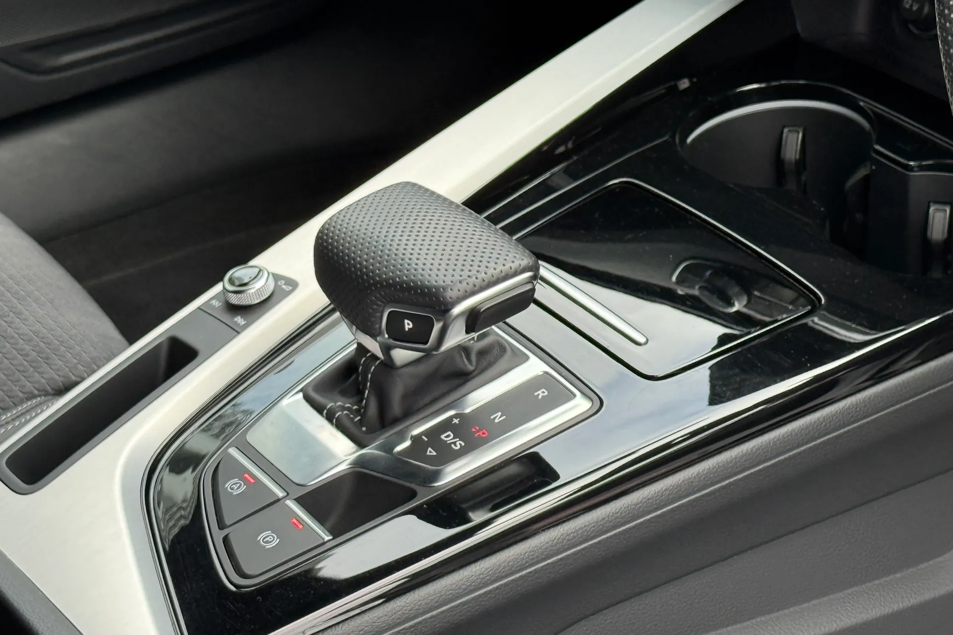 Audi A4 thumbnail image number 14