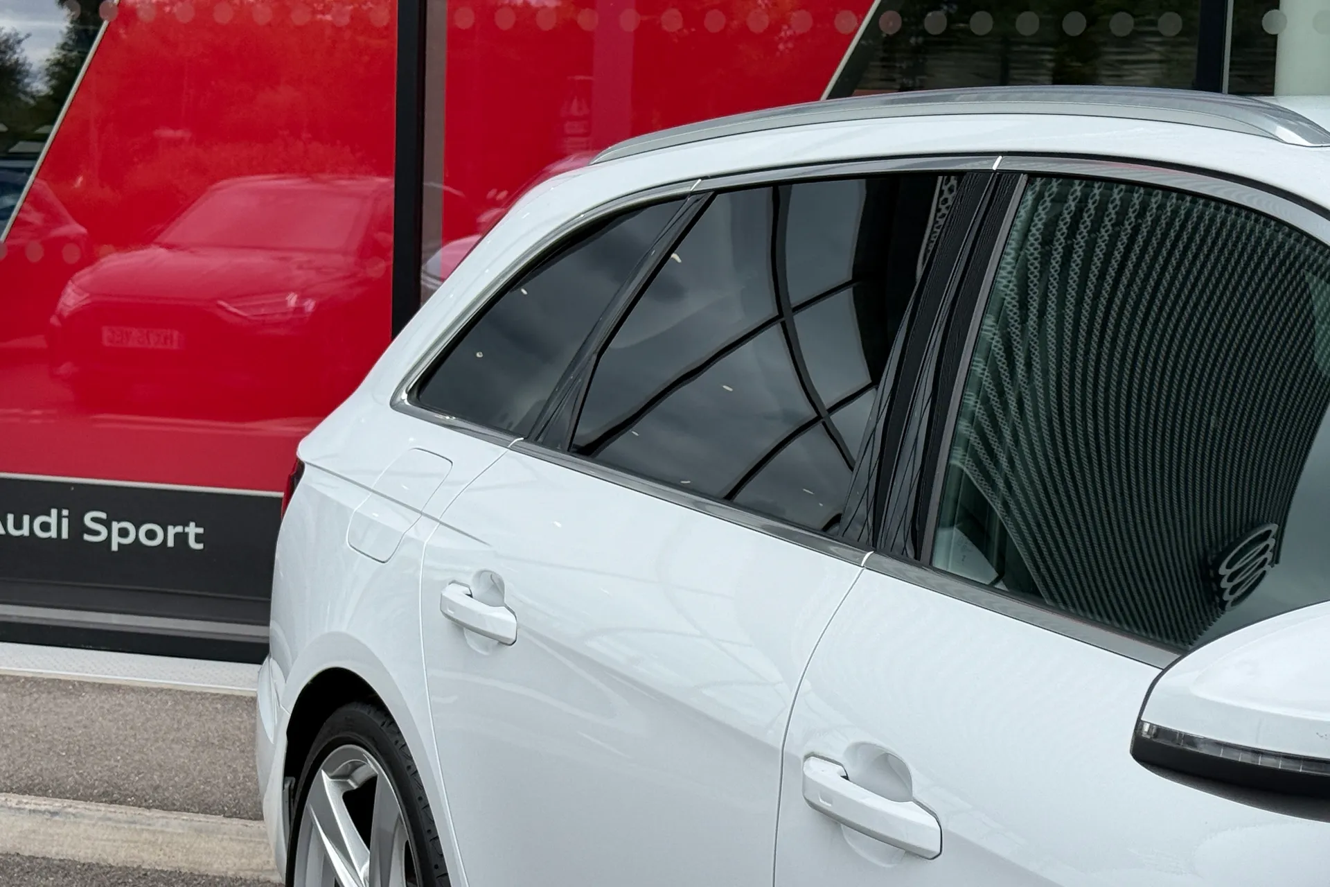 Audi A4 thumbnail image number 17