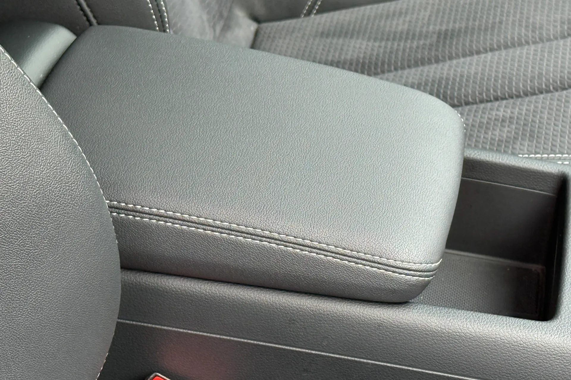 Audi A4 thumbnail image number 34