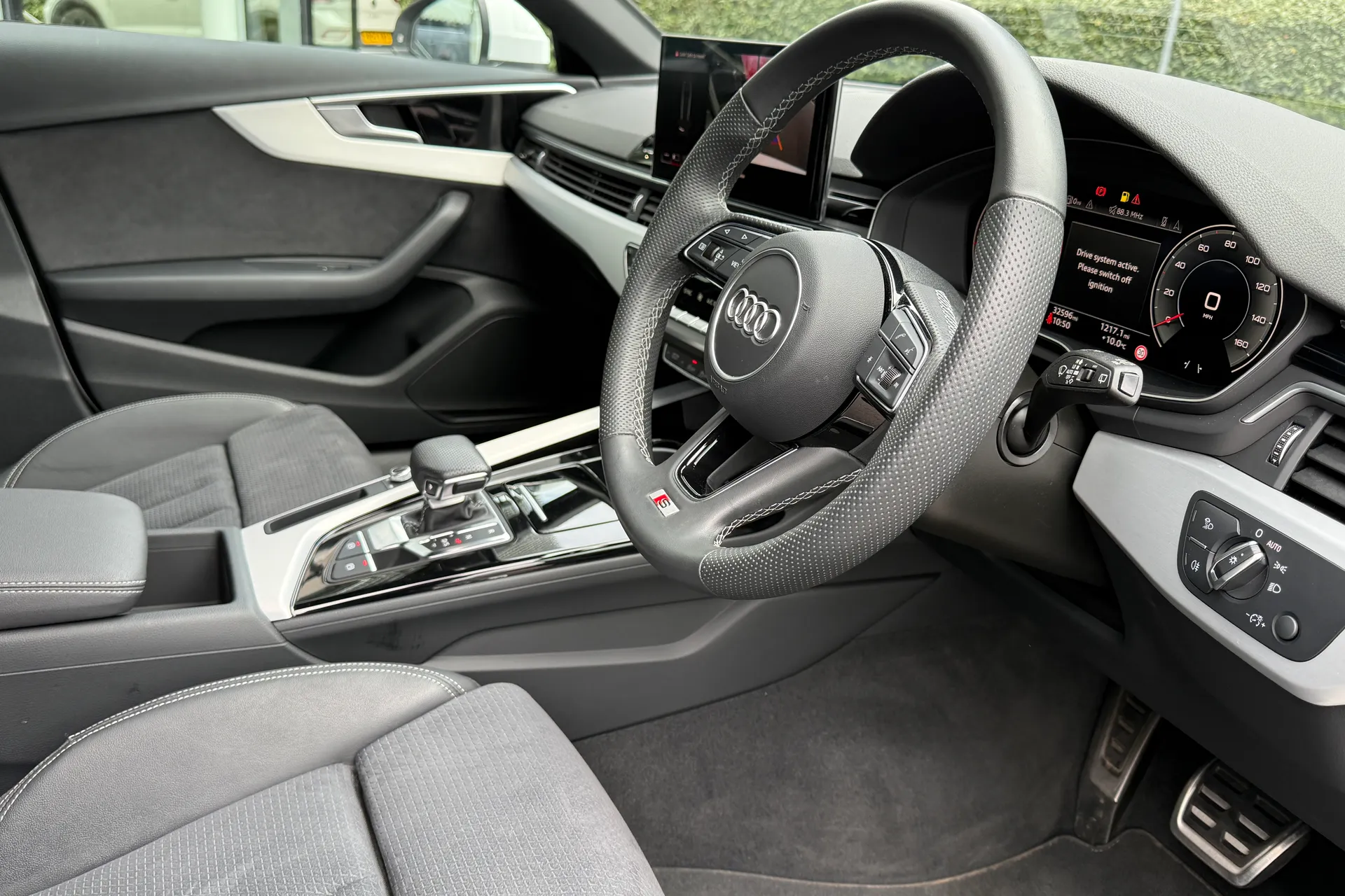 Audi A4 thumbnail image number 24