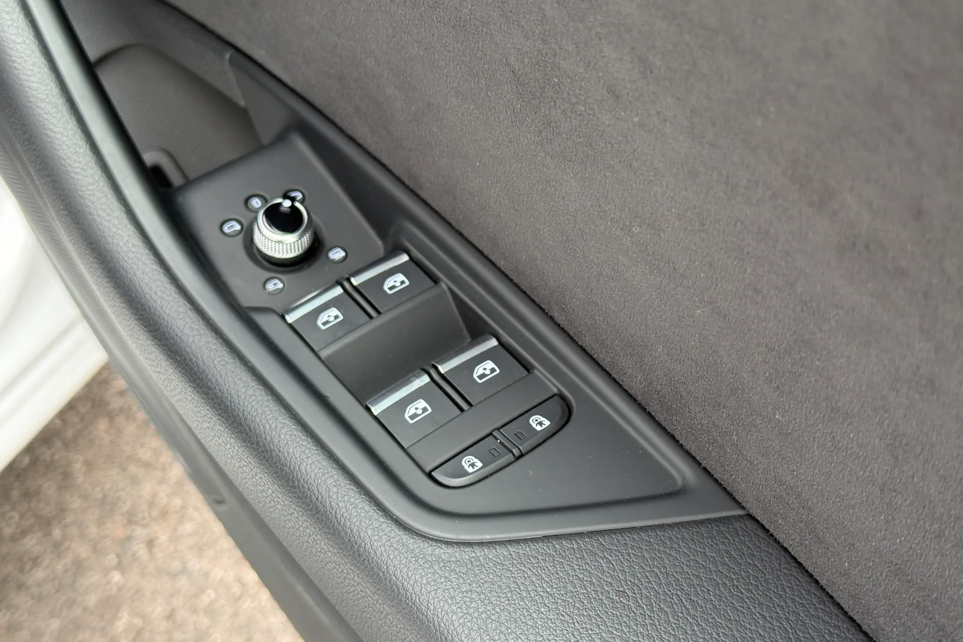 Audi A4 thumbnail image number 32