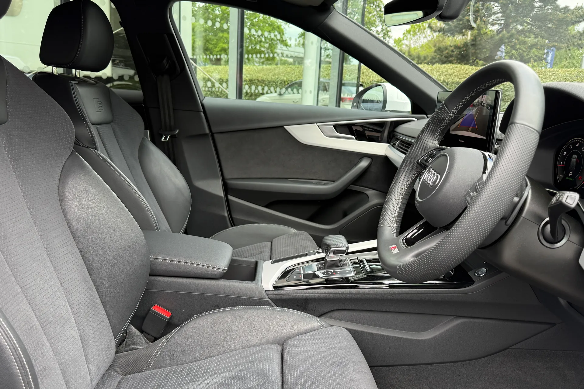 Audi A4 thumbnail image number 29