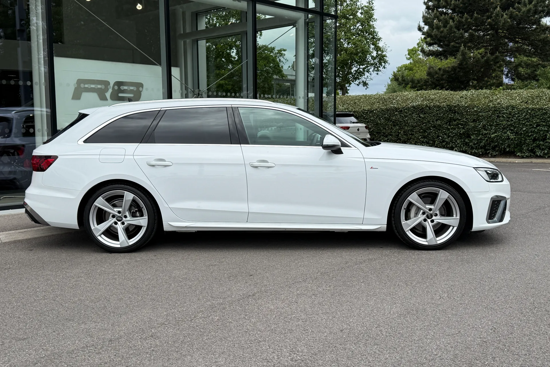 Audi A4 thumbnail image number 2