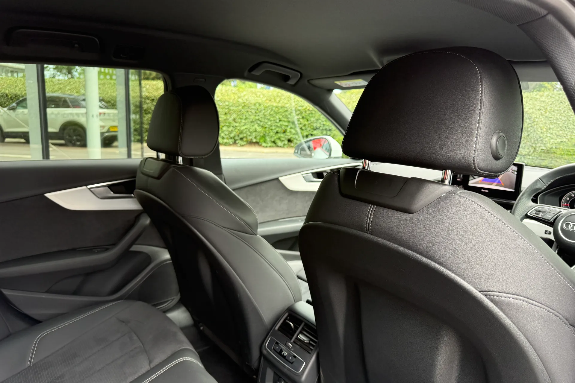Audi A4 thumbnail image number 36