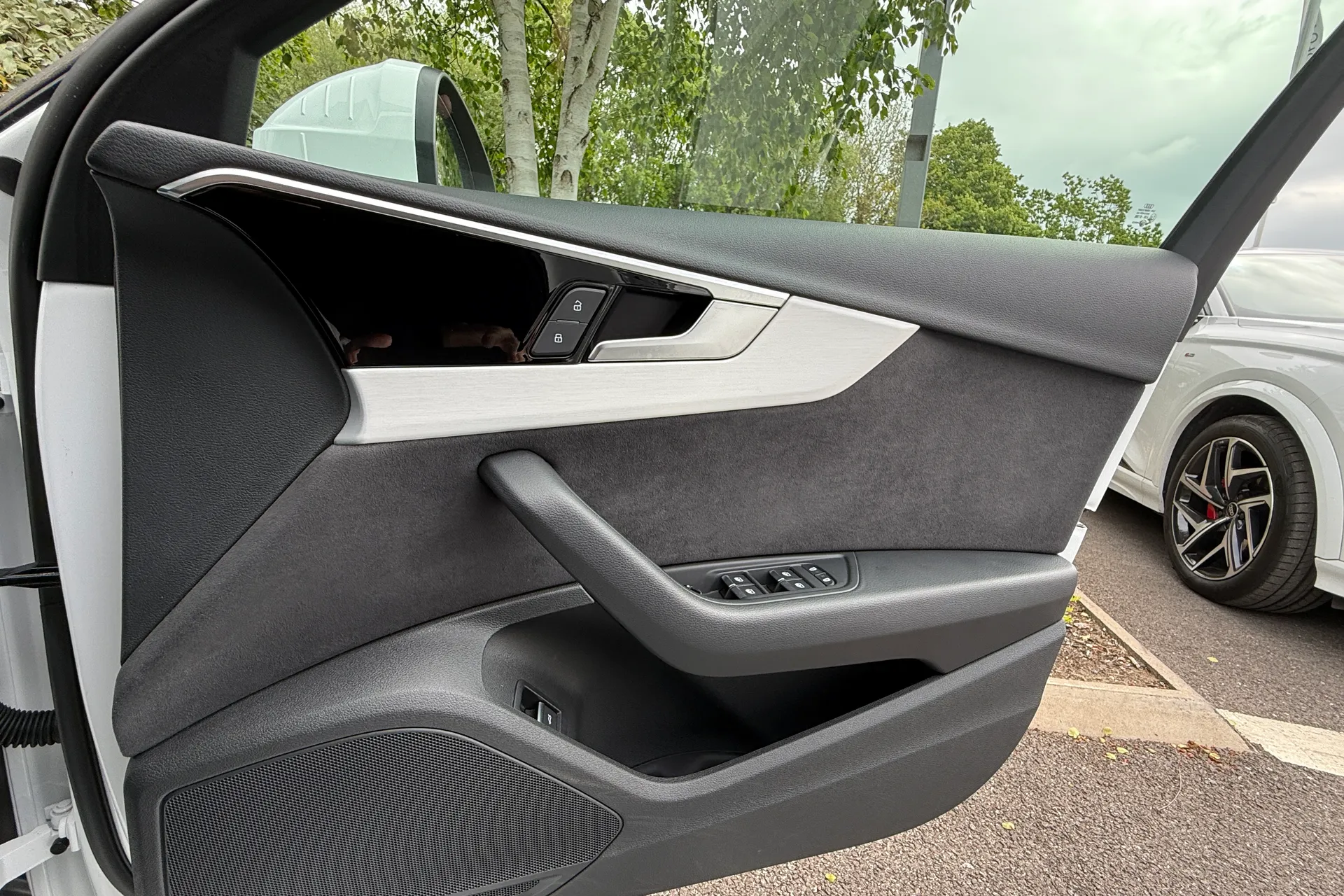 Audi A4 thumbnail image number 51