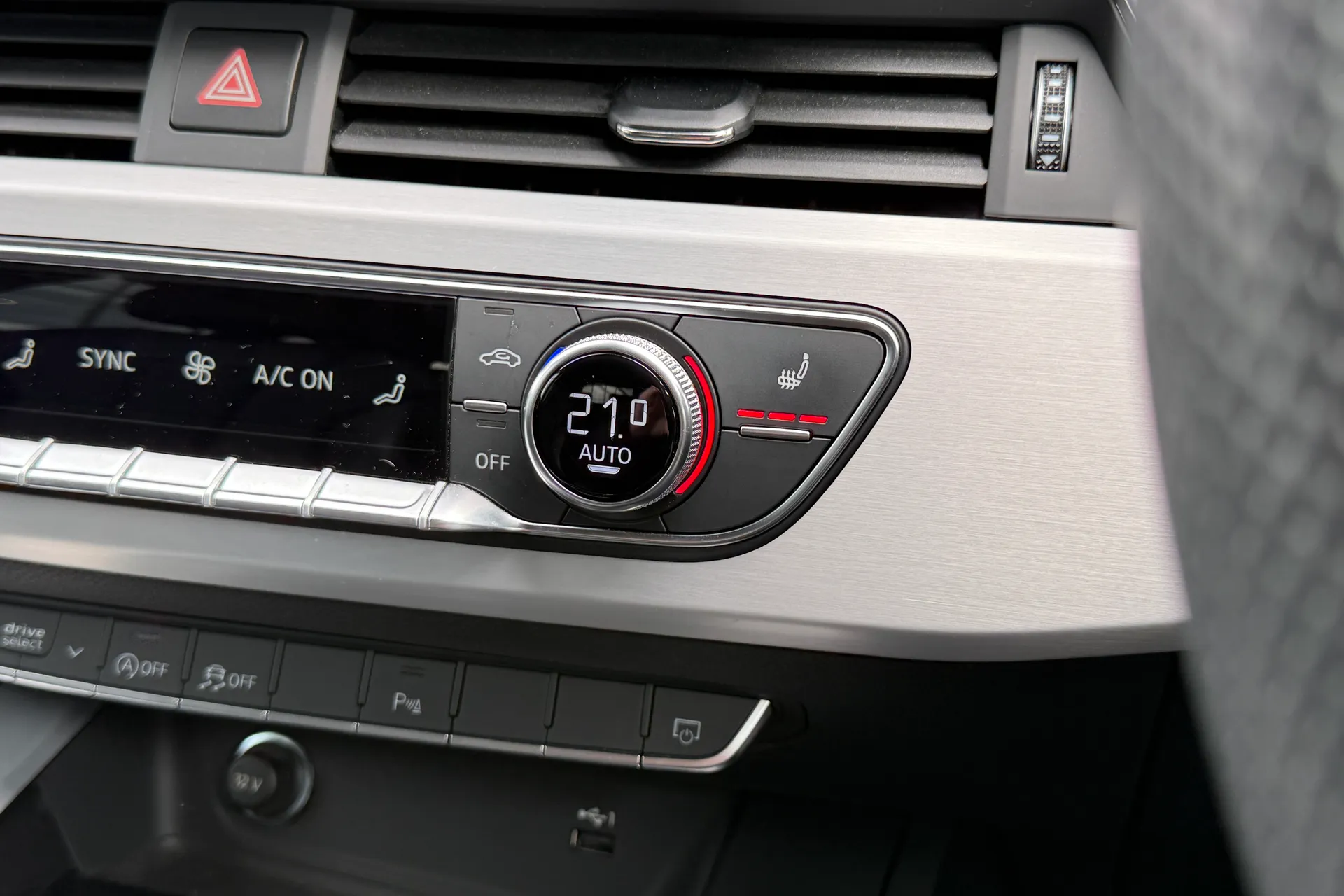 Audi A4 thumbnail image number 30