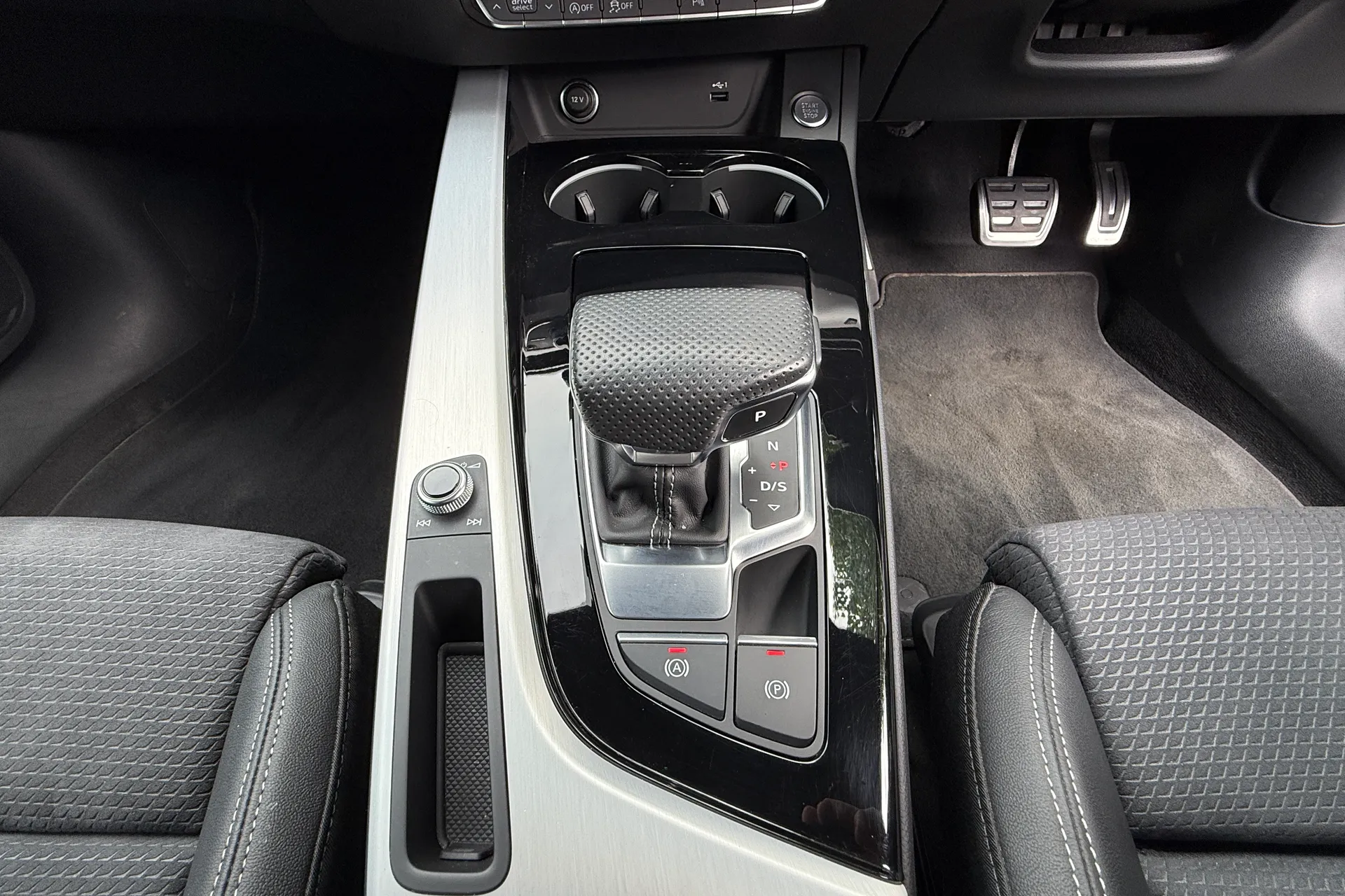 Audi A4 thumbnail image number 49