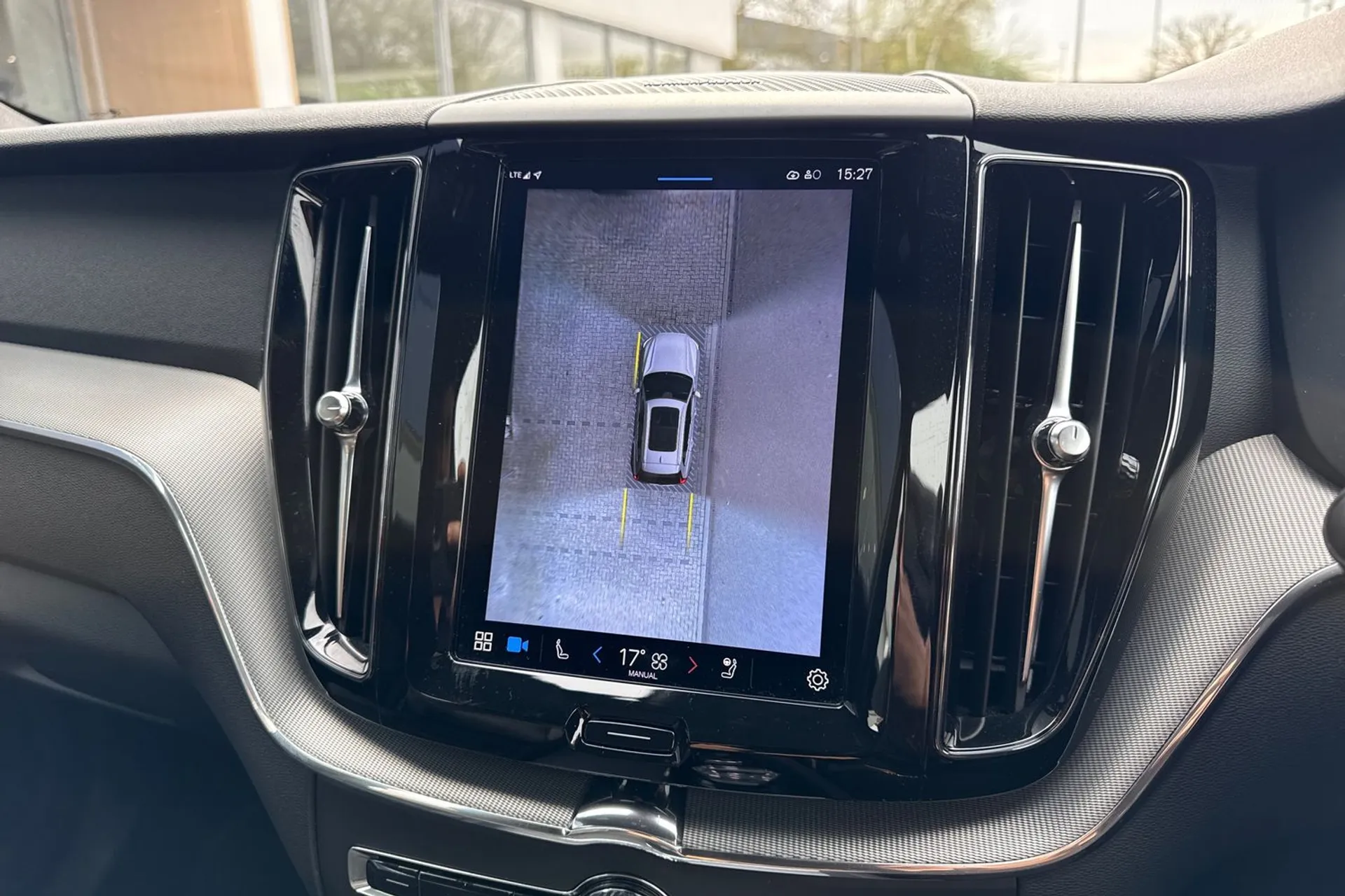 Volvo XC60 thumbnail image number 4