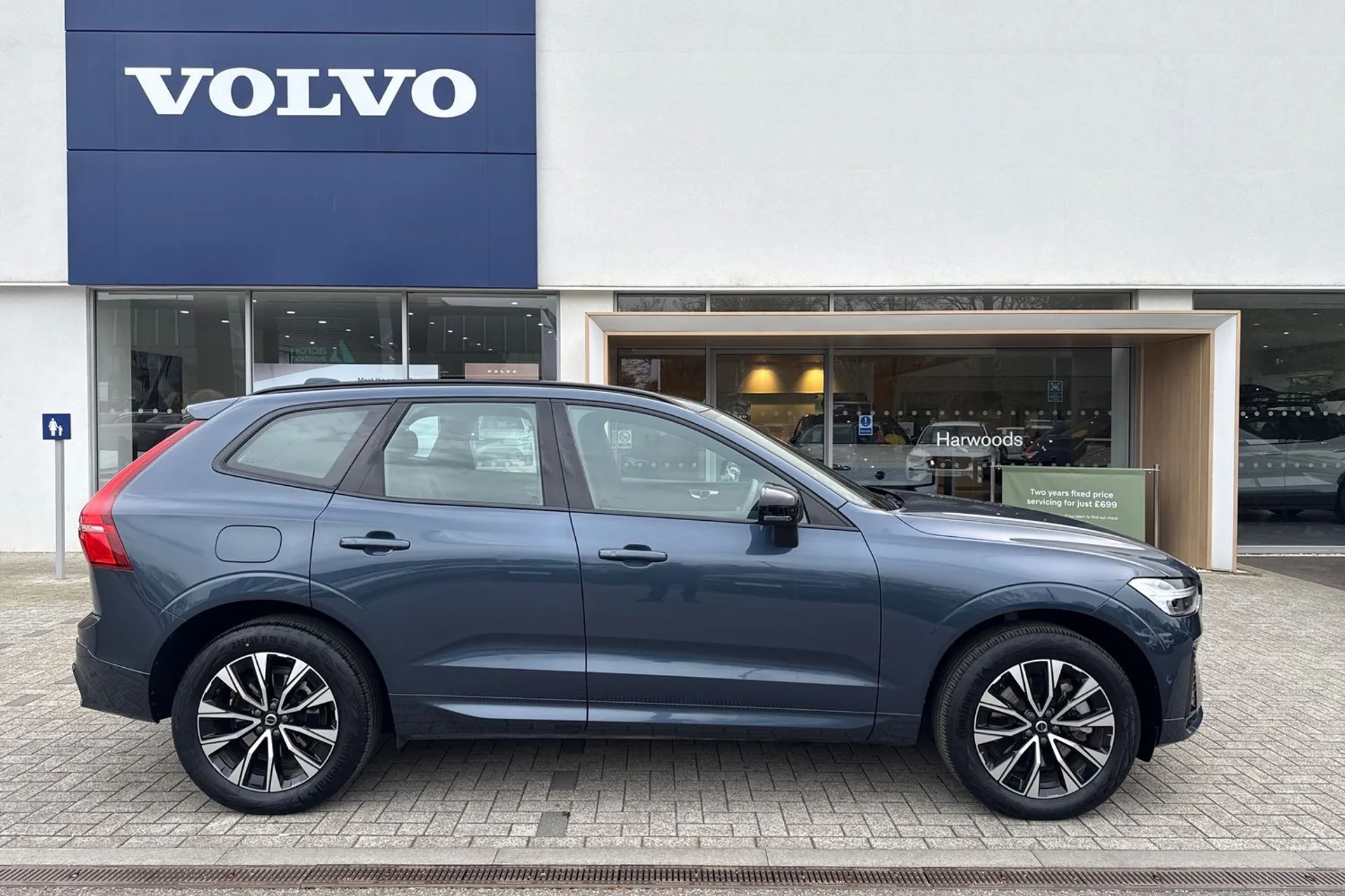 Volvo XC60 thumbnail image number 2