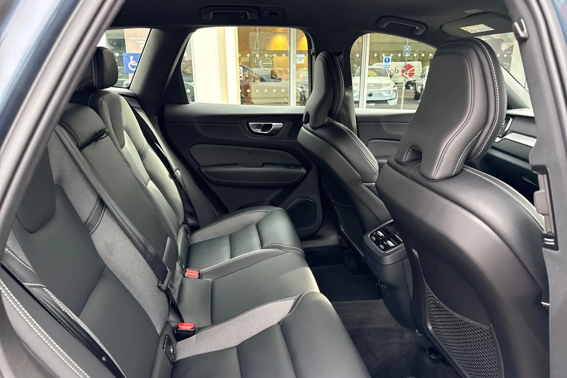 Volvo XC60 thumbnail image number 23