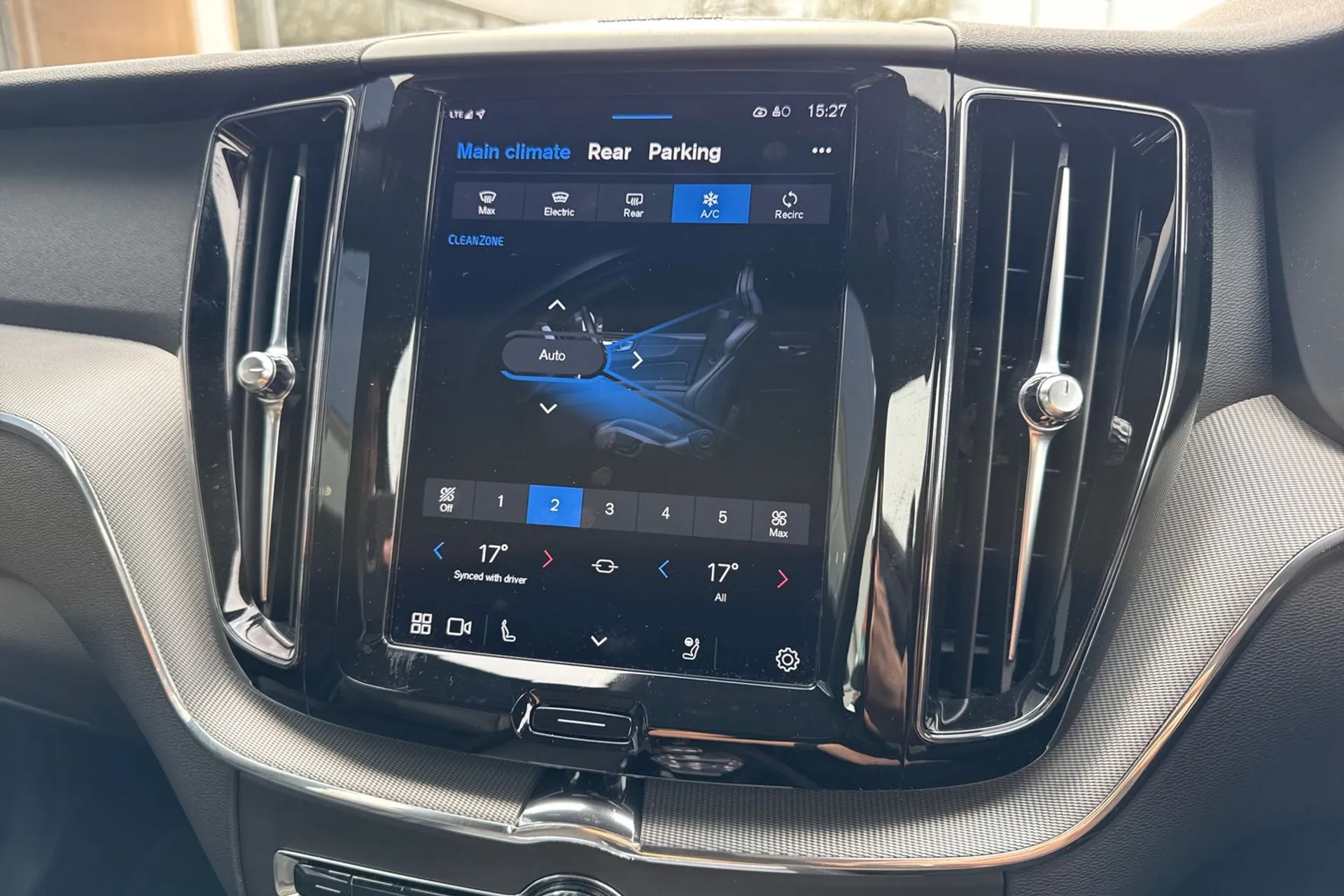 Volvo XC60 thumbnail image number 39