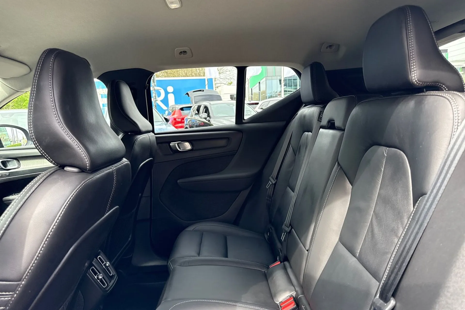 Volvo XC40 thumbnail image number 30