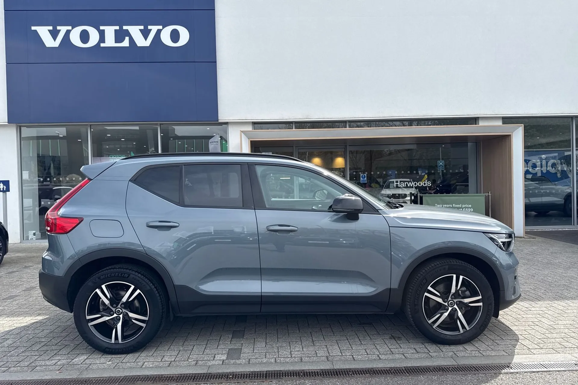 Volvo XC40 thumbnail image number 2