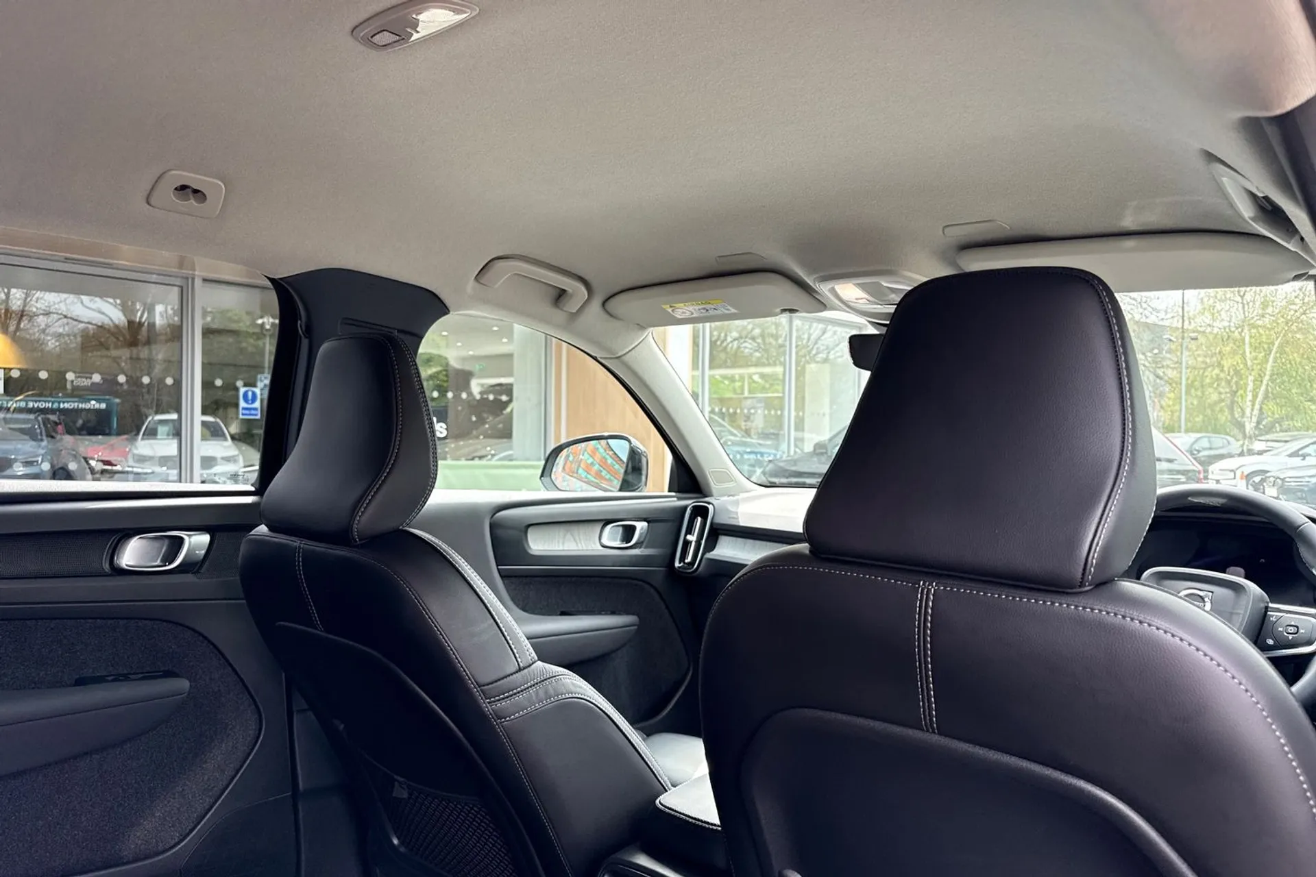 Volvo XC40 thumbnail image number 24