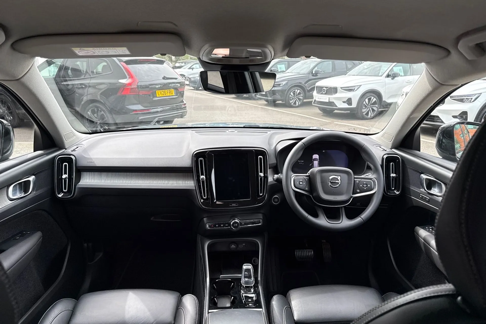 Volvo XC40 thumbnail image number 3